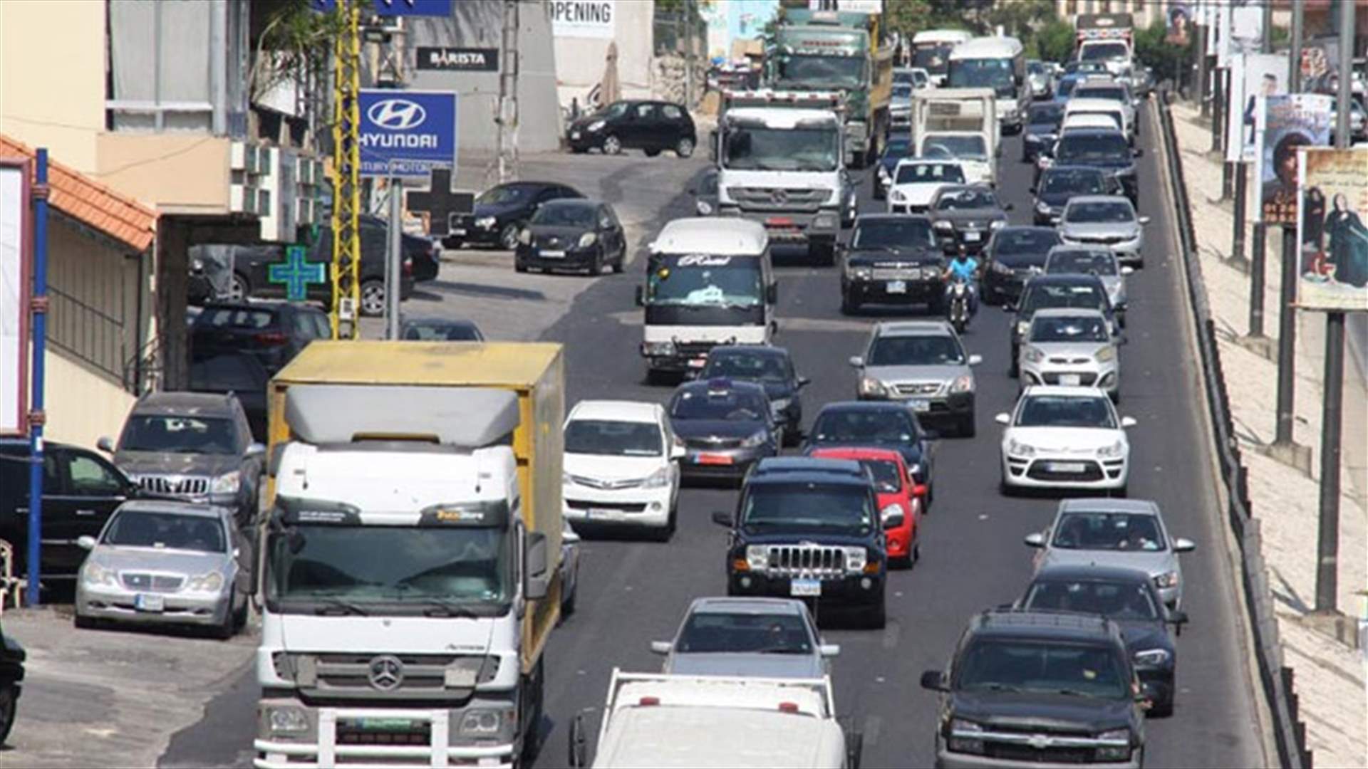 منع المرور على مسرب واحد من المسلك الغربي لاوتوستراد جونية في هذين اليومين...