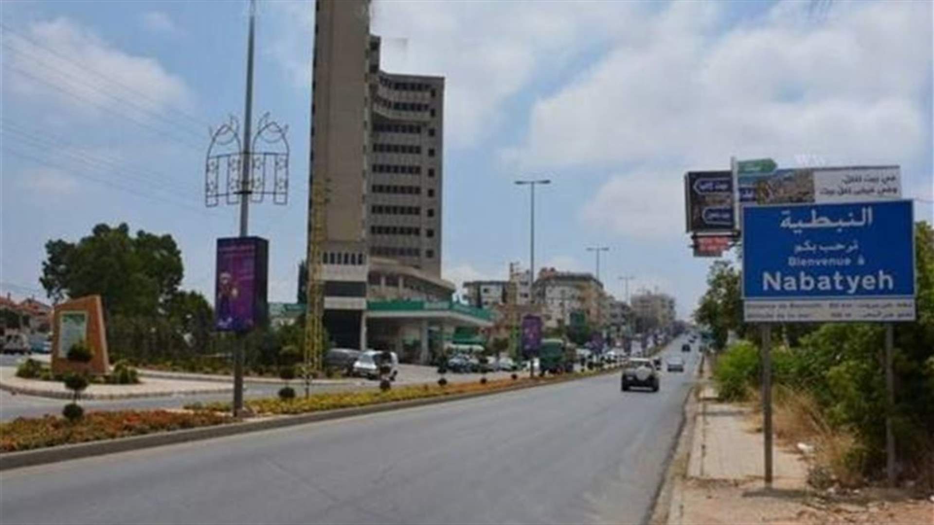 في النبطية.... شاب يتجول عاريا على متن دراجة نارية