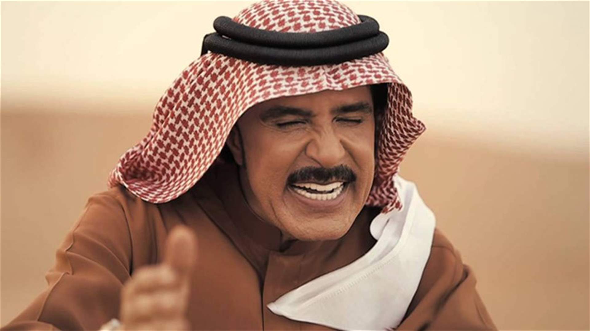 عبدالله بالخير في موقفٍ محرجٍ.. هذا ما فعتله مُنقبة به على المسرح (فيديو)