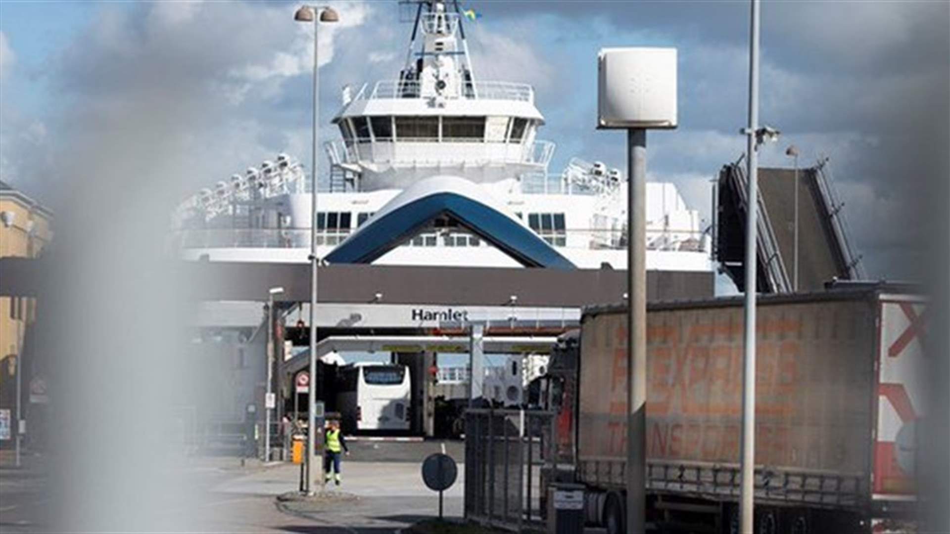 Danish police searches for Swedish-registered Volvo in major operation