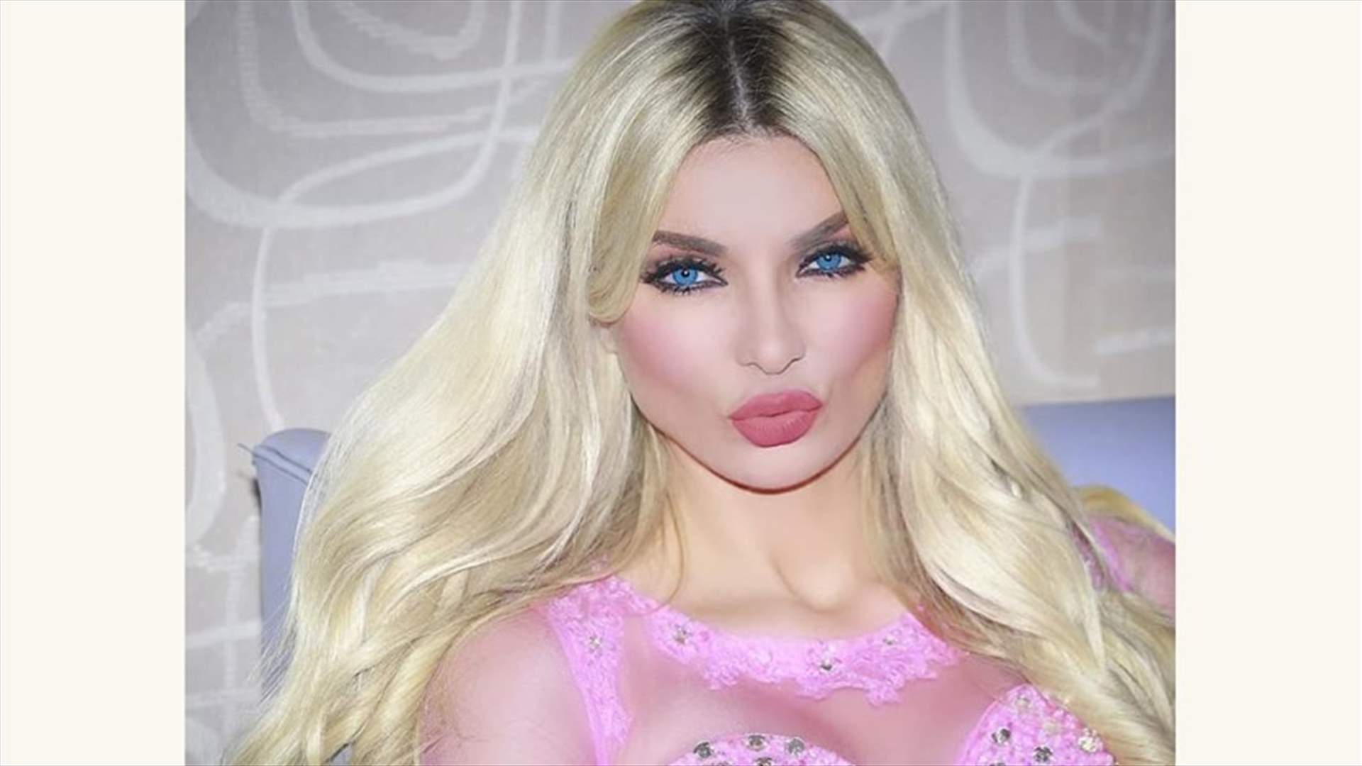 ميريام كلينك تشبّه نفسها بالآلهة... وتغطي جسدها العاري بأوراق الشجر! (صورة)