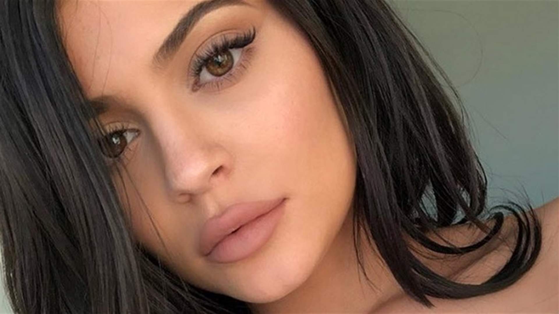 كونتورينغ الشفاه لتحديدهما وتكبيرهما (صورة)