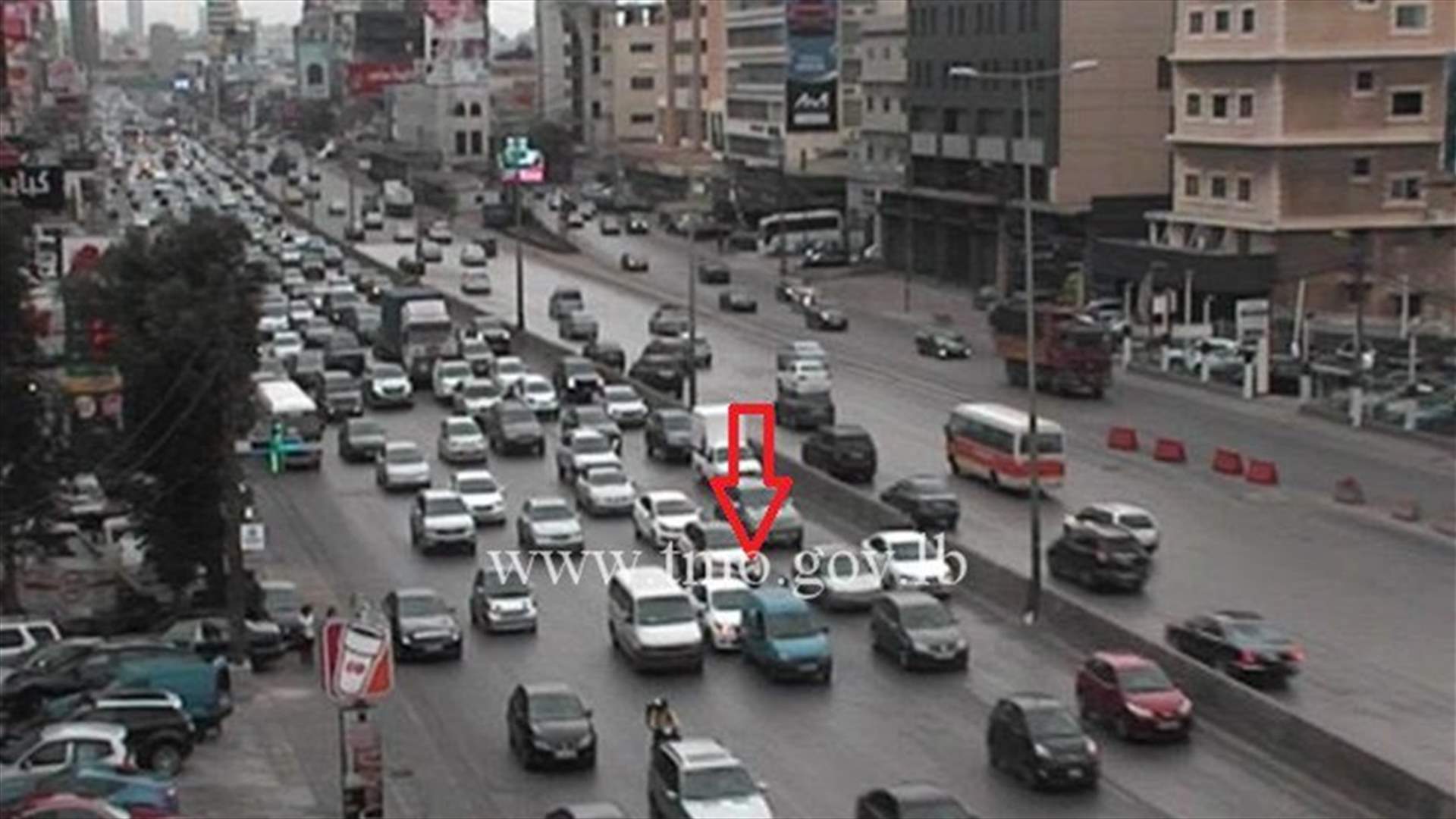 تصادم بين مركبتين على اوتوستراد جل الديب باتجاه انطلياس وحركة المرور كثيفة في المحلة (صورة)