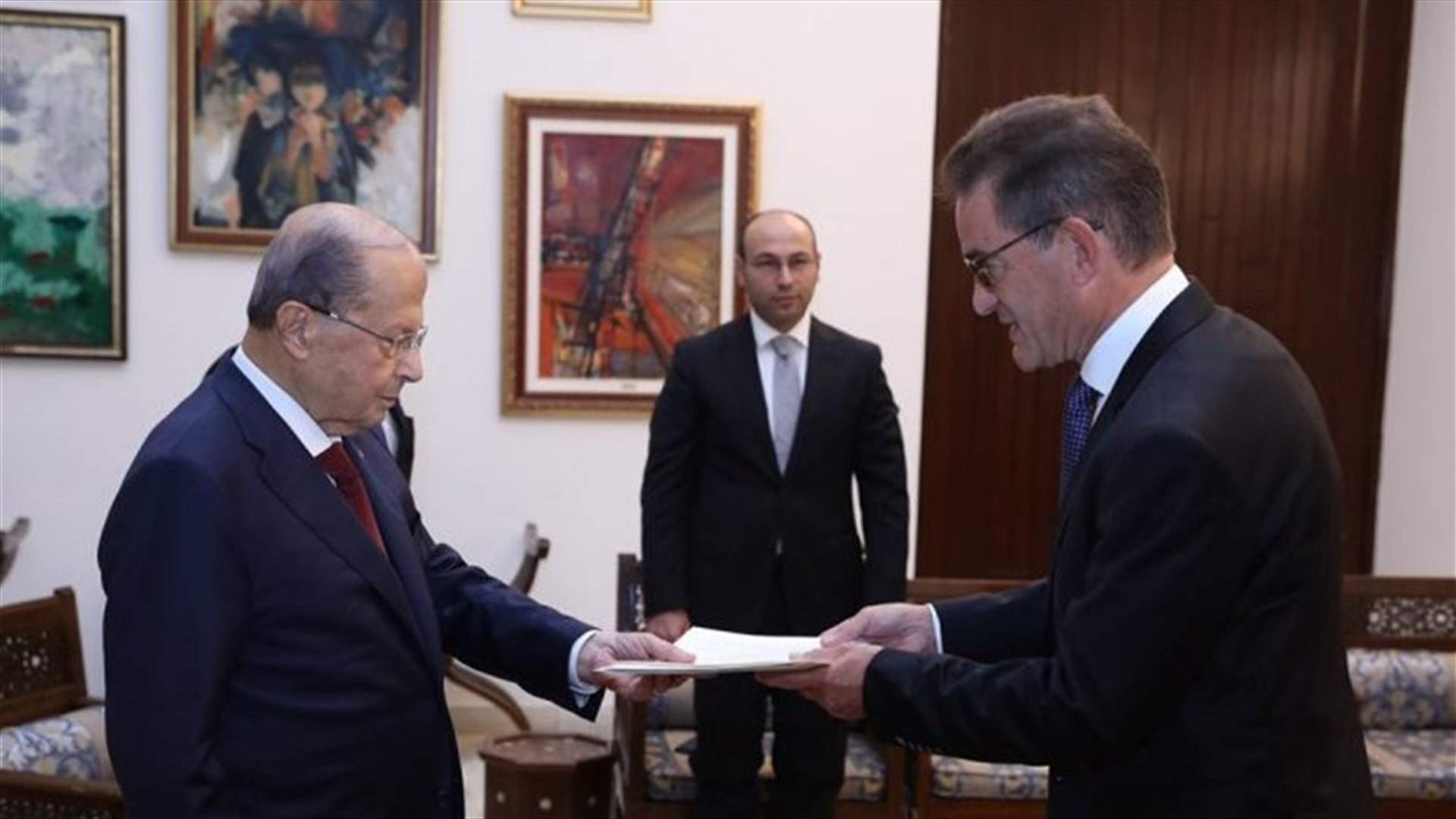 Aoun receives credentials of newly appointed ambassadors