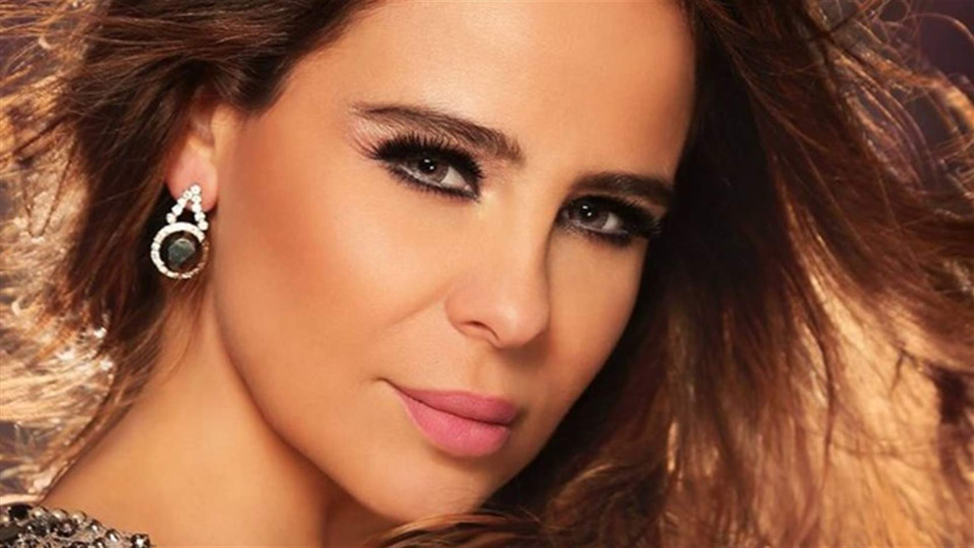 كارول سماحة تعود إلى تسريحة الشعر القصير... فهل تليق بها؟