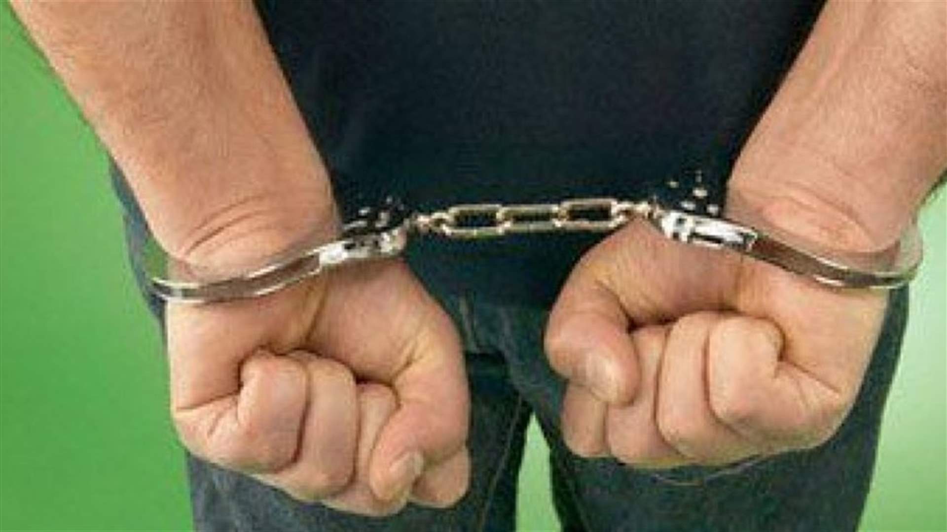 يحض زوجته على ممارسة الدعارة بالاشتراك مع أخرى