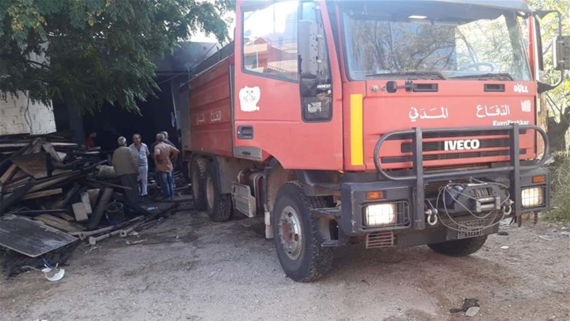 حريق داخل منشرة للاخشاب في رحبة – عكار (صور)