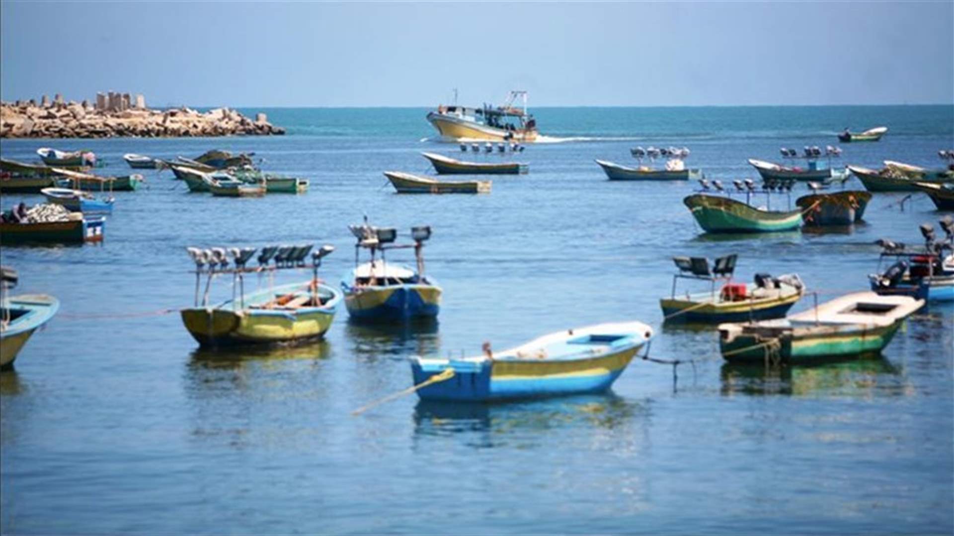 إسرائيل تقلص مساحة الصيد في غزة من تسعة إلى ستة أميال بحرية
