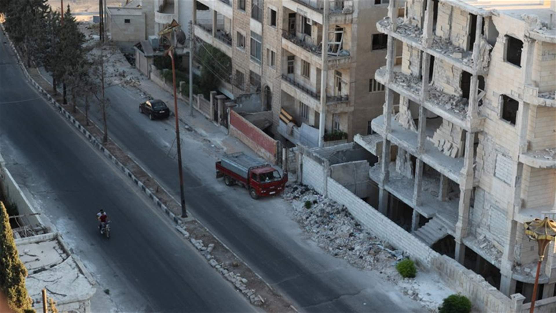 تجمع الفصائل المسلحة الأبرز في ادلب يسحب أسلحته الثقيلة من المنطقة المنزوعة السلاح