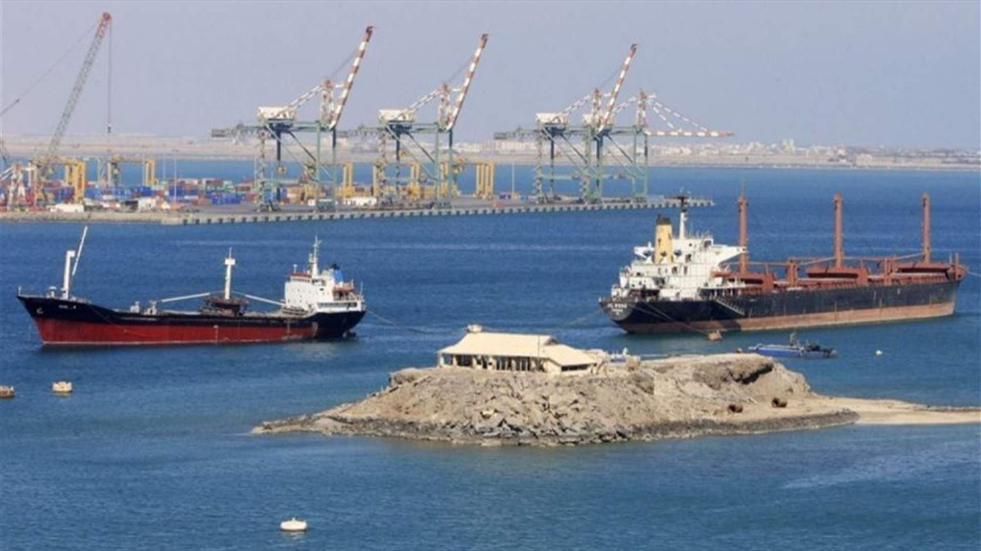 التلفزيون السعودي: الحوثيون احتجزوا 10 سفن في ميناء الحديدة