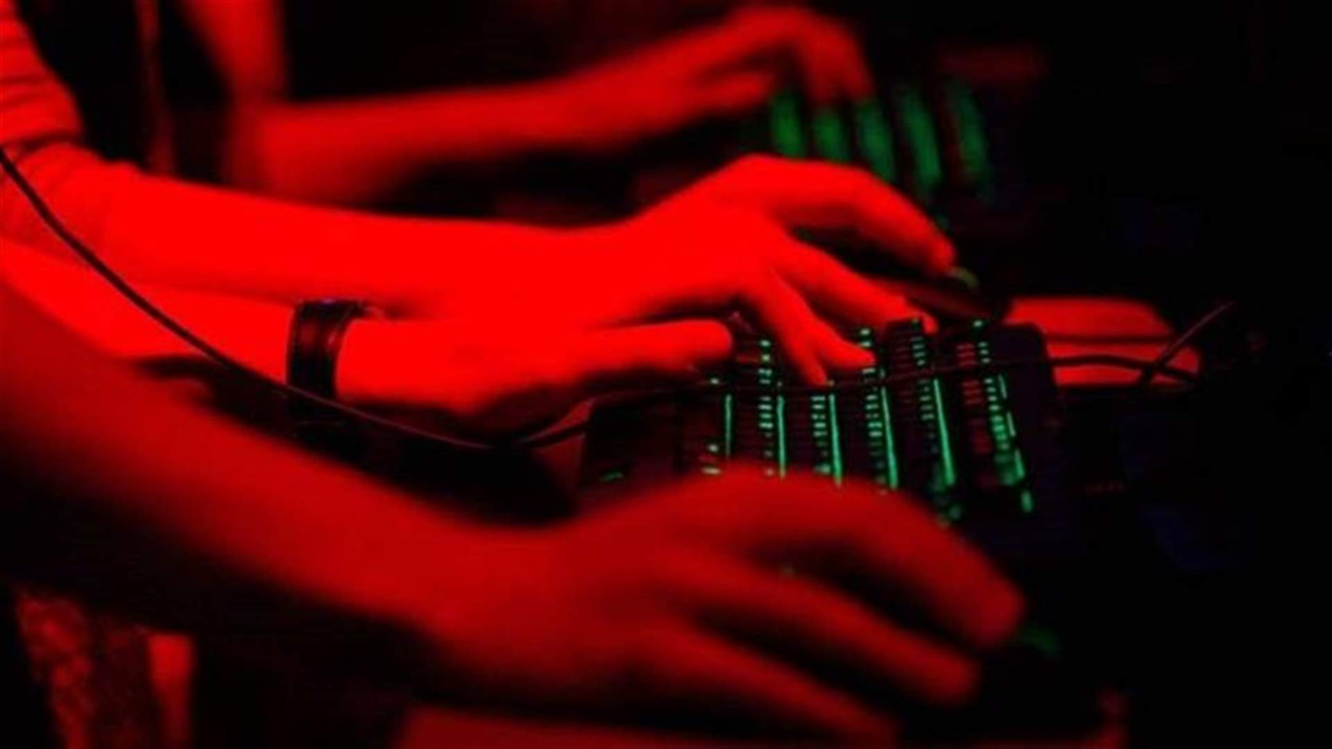 جهاز مكافحة التجسس التشيكي: عطلنا شبكات الكترونية لحزب الله