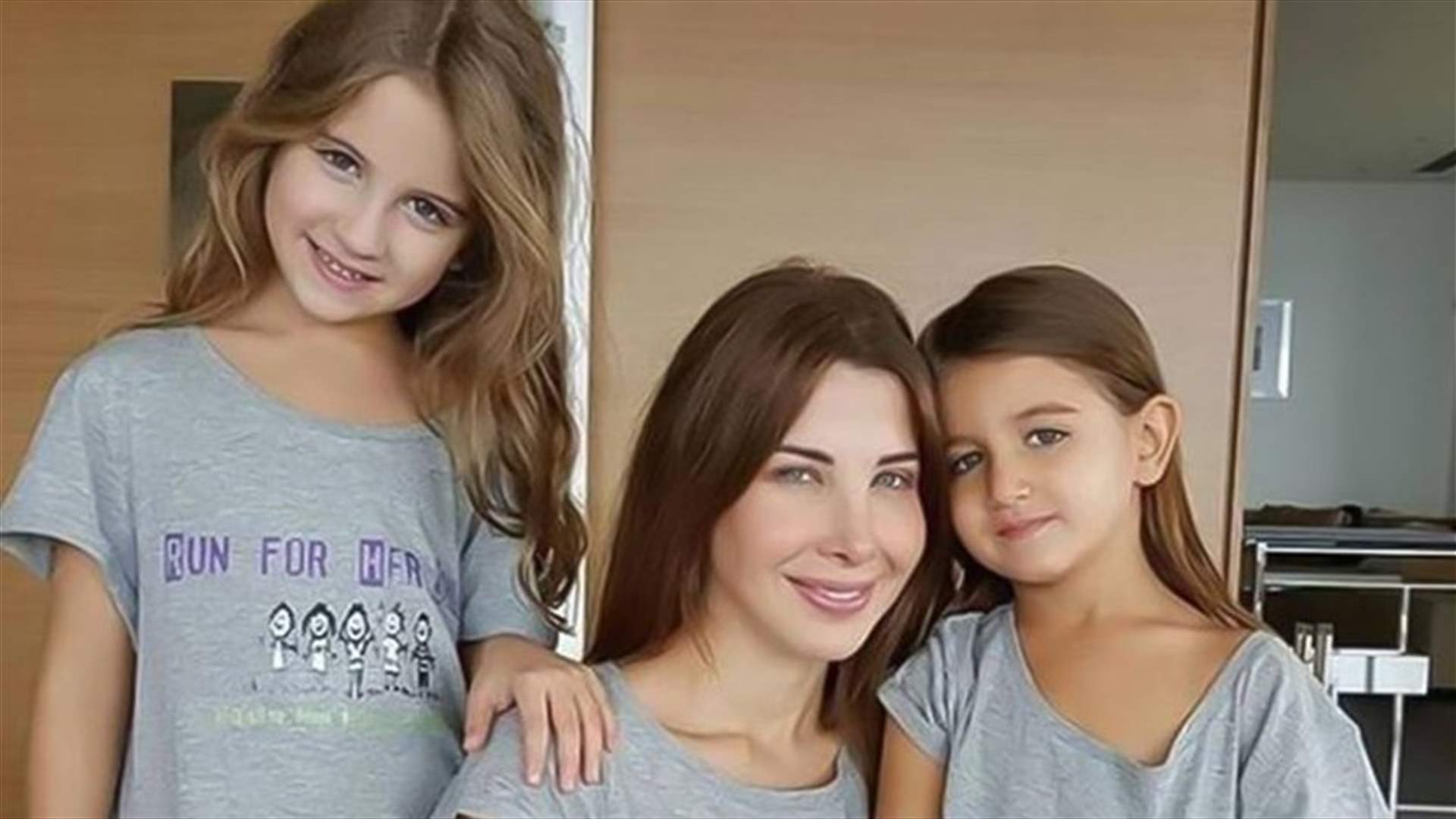 صورة قديمة لنانسي عجرم من طفولتها... نسخة طبق الأصل عن ابنتيها