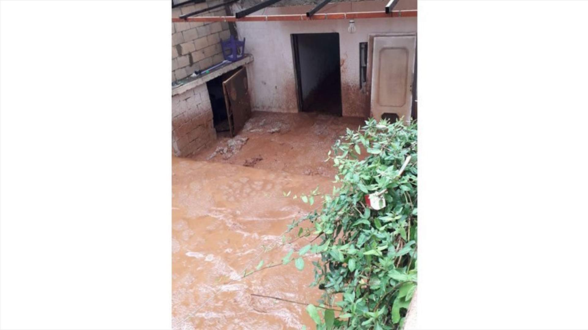 Heavy rainfall in central Bekaa, civil defense evacuate citizens stranded in al-Faour due to floods