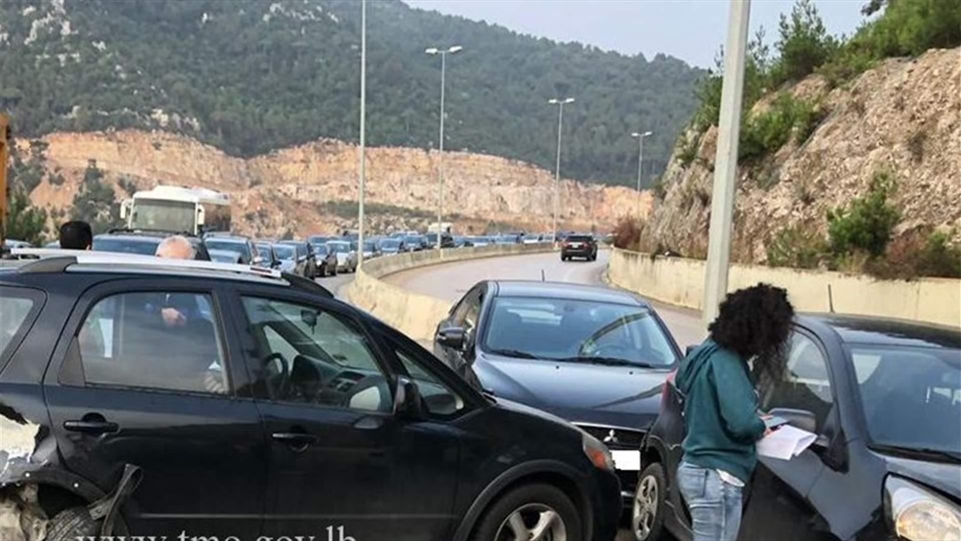 تصادم بين 6 سيارات على اوتوستراد المتن السريع (صورة)
