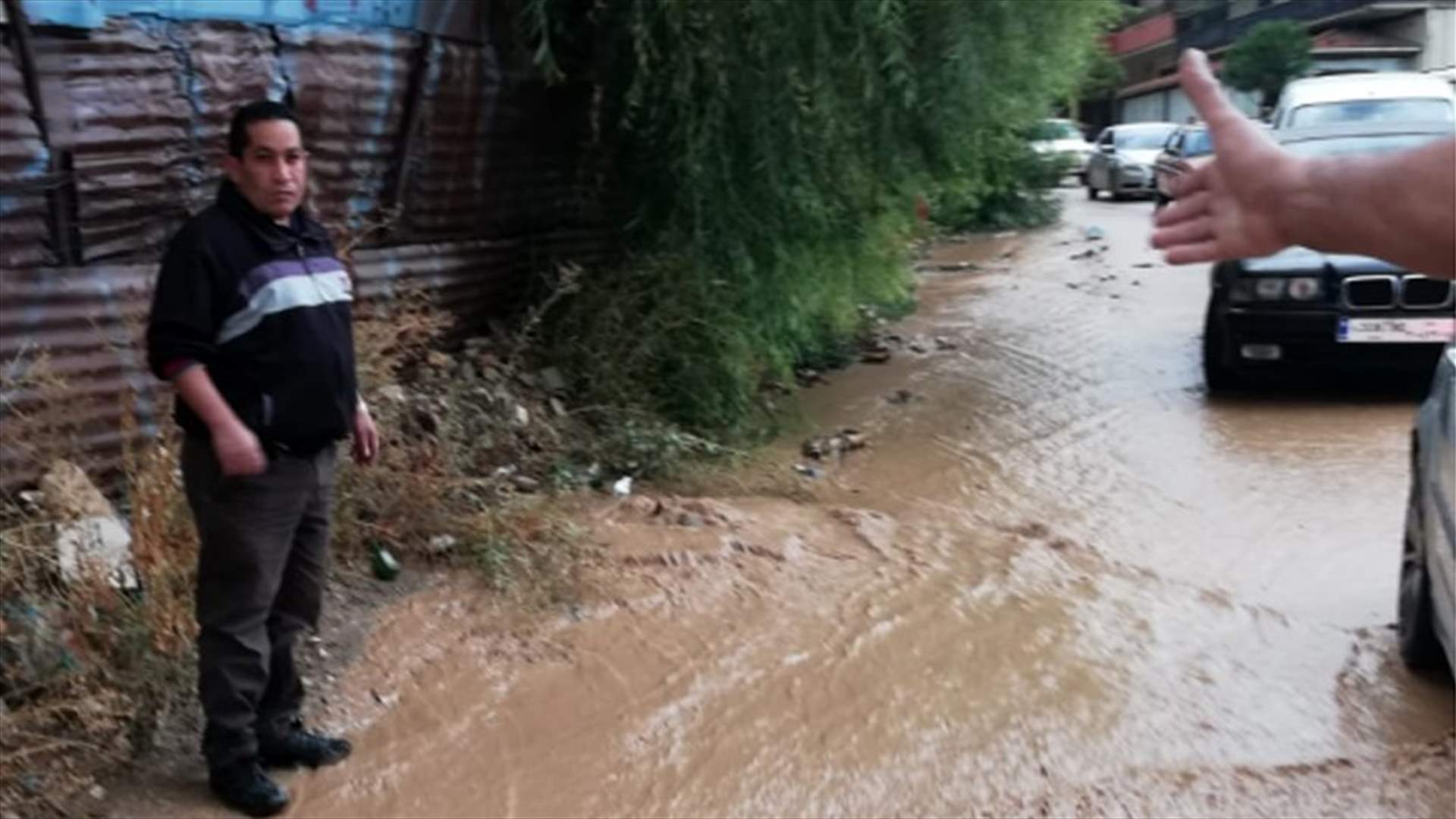 فنيانوس يتابع ورش عمل الوزارة بعد اجتياح السيول البقاعين الاوسط والشمالي