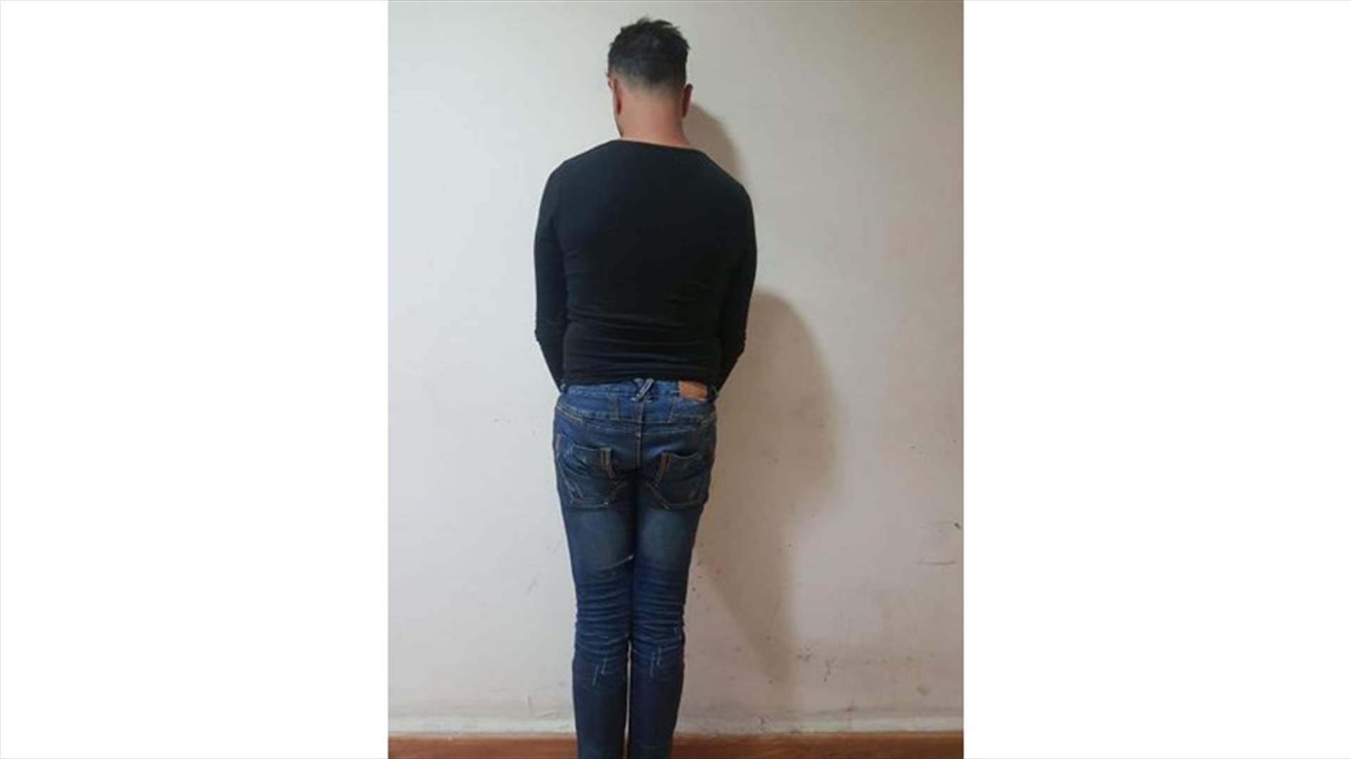 سرق سيارة فان محمّلة بالتبغ من داخل مركز الريجي... وهذا ما اعترف به