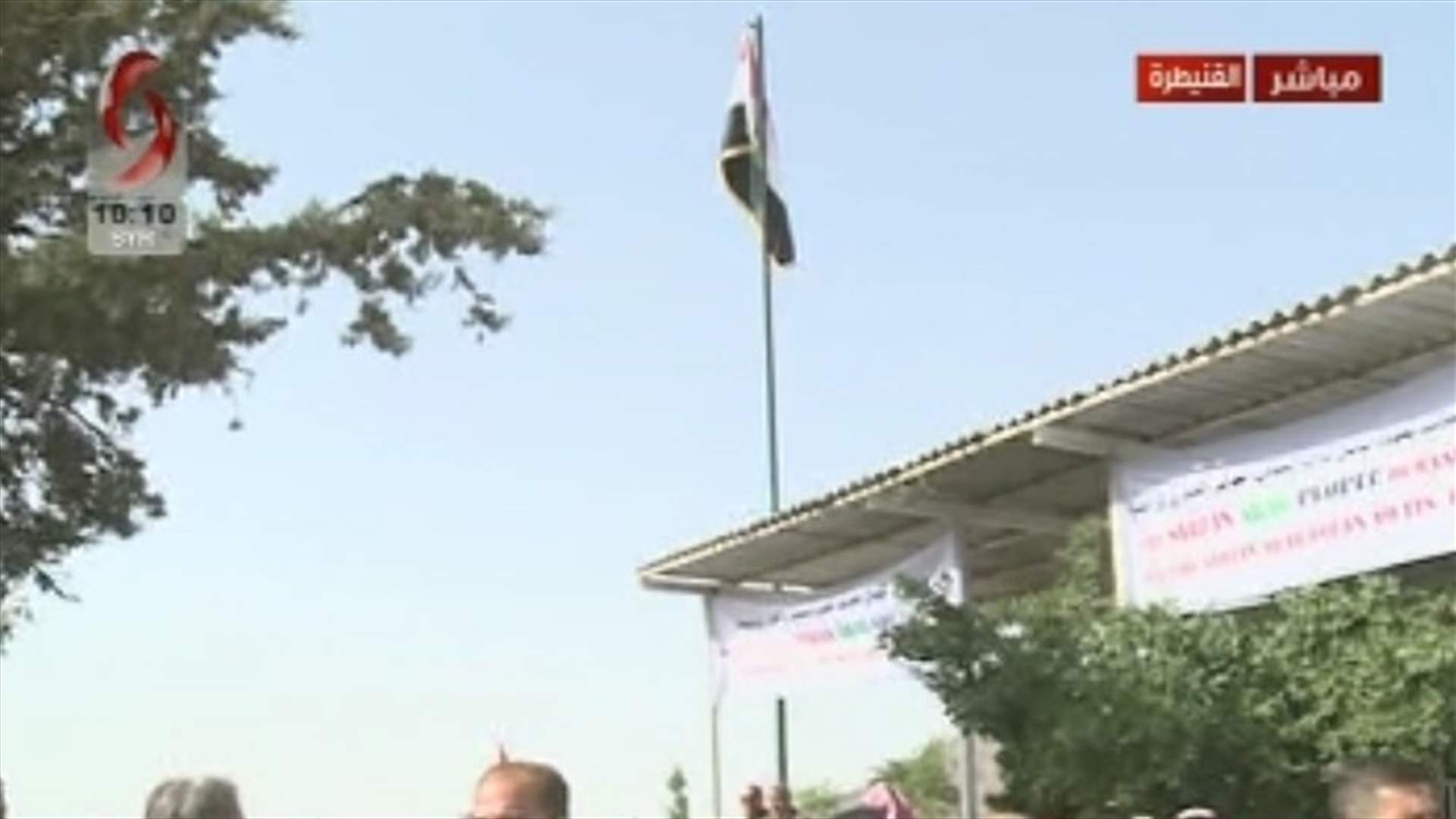 رفع العلم السوري فوق معبر القنيطرة(صورة)