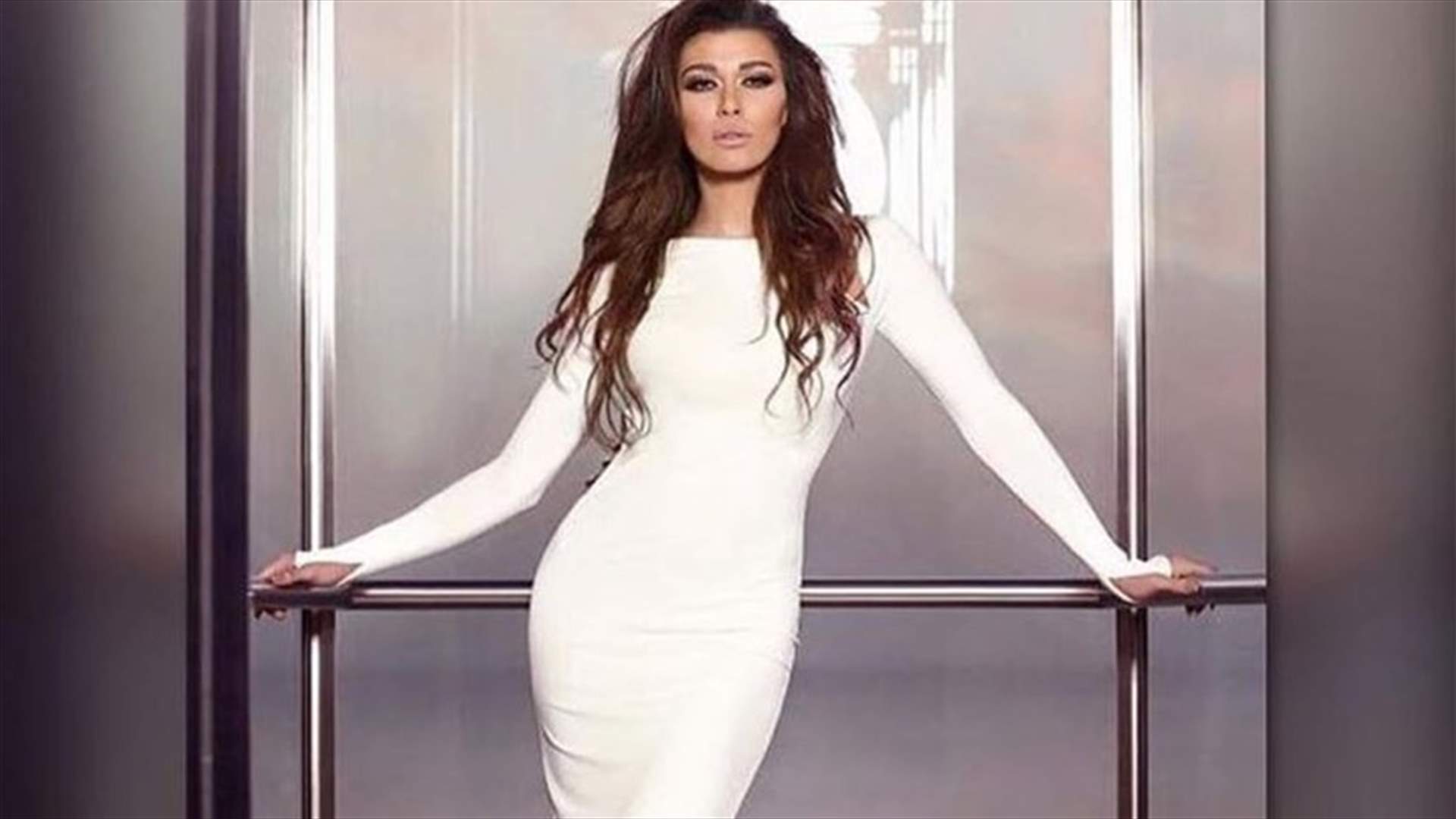 نادين الراسي تثير الجدل من جديد... فيديو على السرير مع صديقاتها!