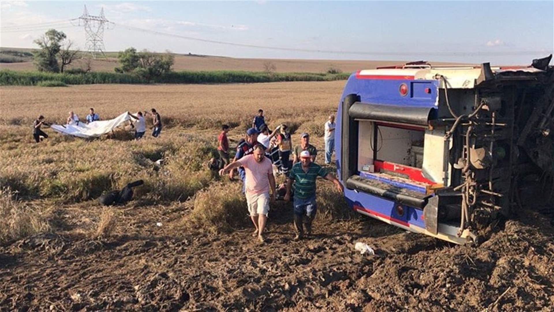 قتلى وعشرات الجرحى في خروج قطار عن القضبان بالمغرب