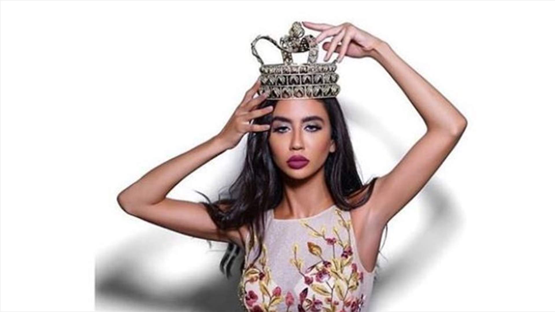 ملكة جمال لبنانية ترفع علامة النصر مع إسرائيلية في الفلبين (صورة)