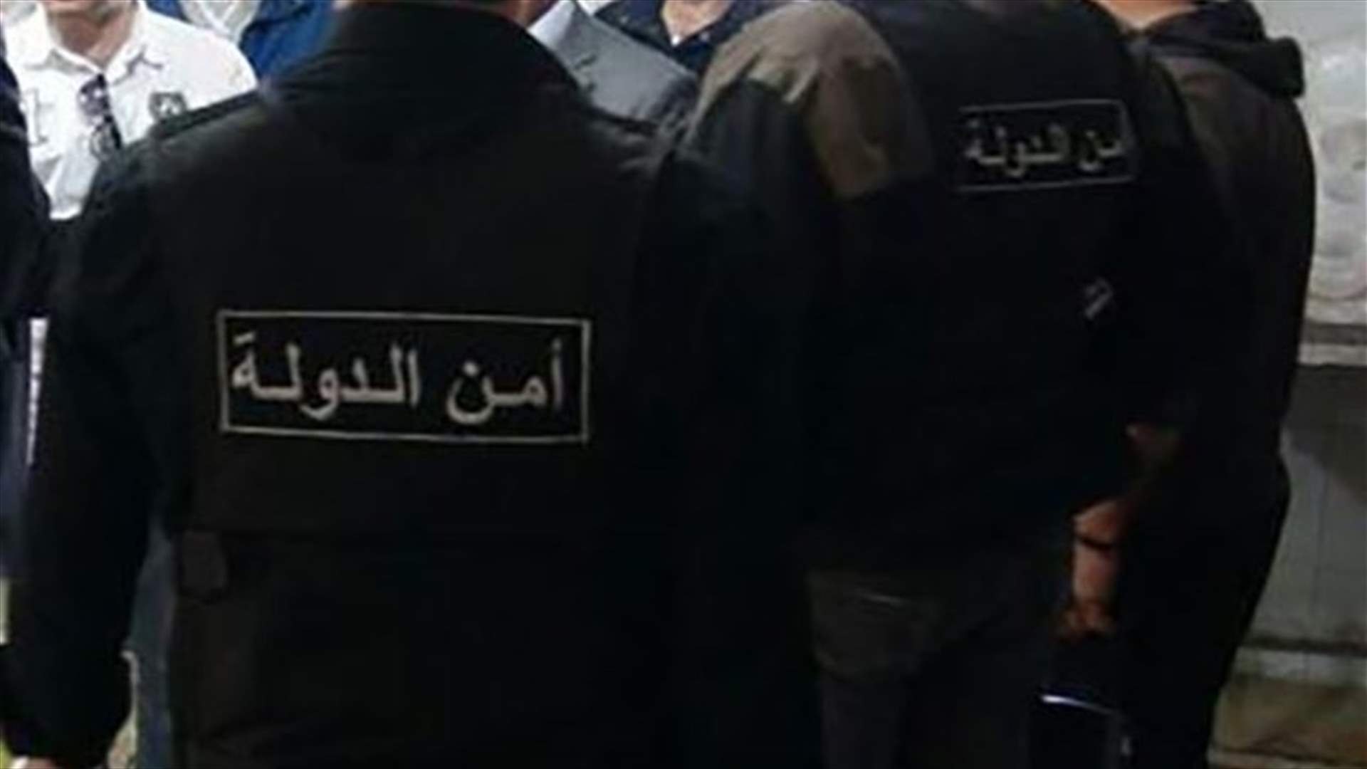 ختم مصنعين للمواد الغذائية بالشمع الأحمر في الشويفات وعرمون