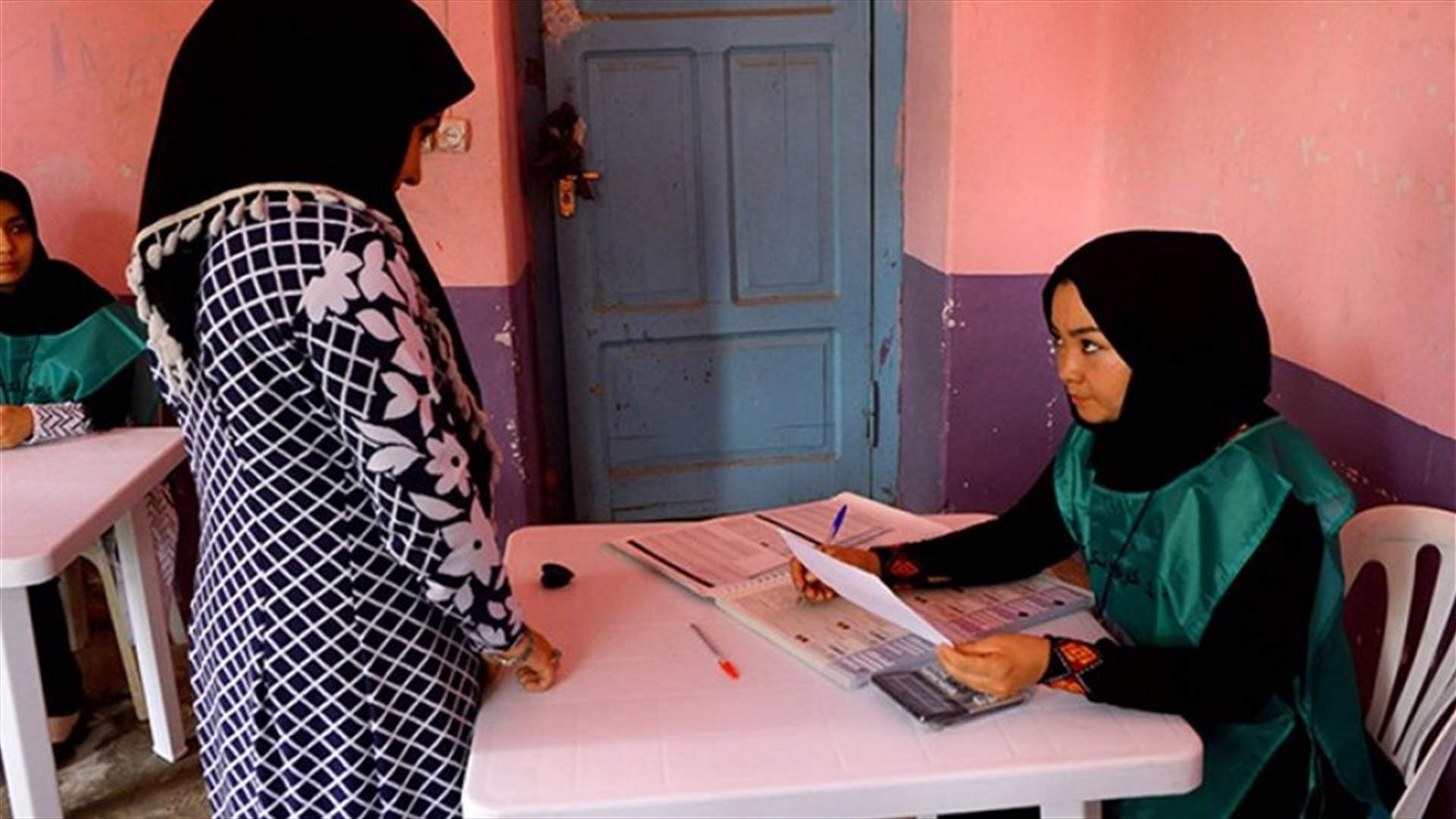انفجارات تهز عددا من مراكز التصويت في كابول
