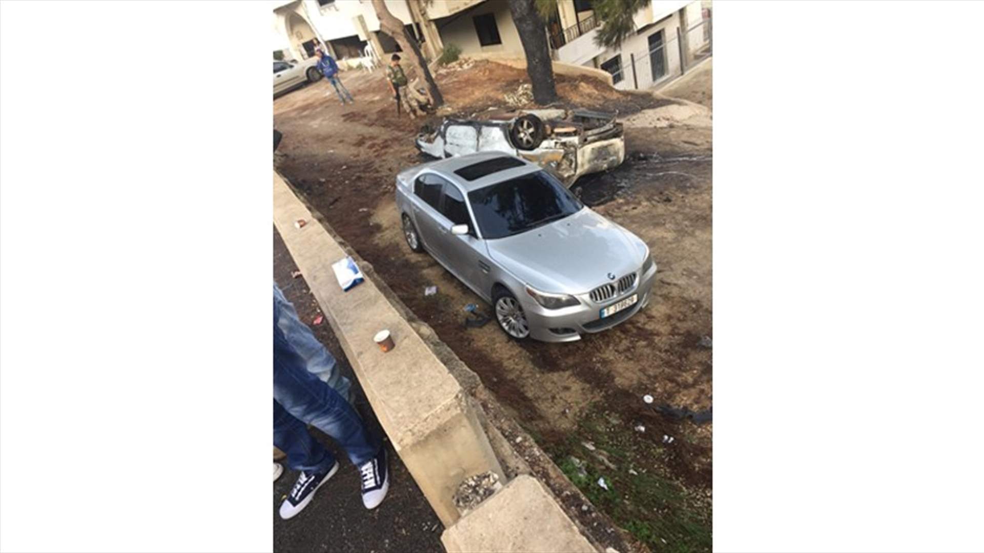اصطدمت سيارته بالفاصل وانقلبت تحت الطريق في ضهر نصار- عكار (صور)
