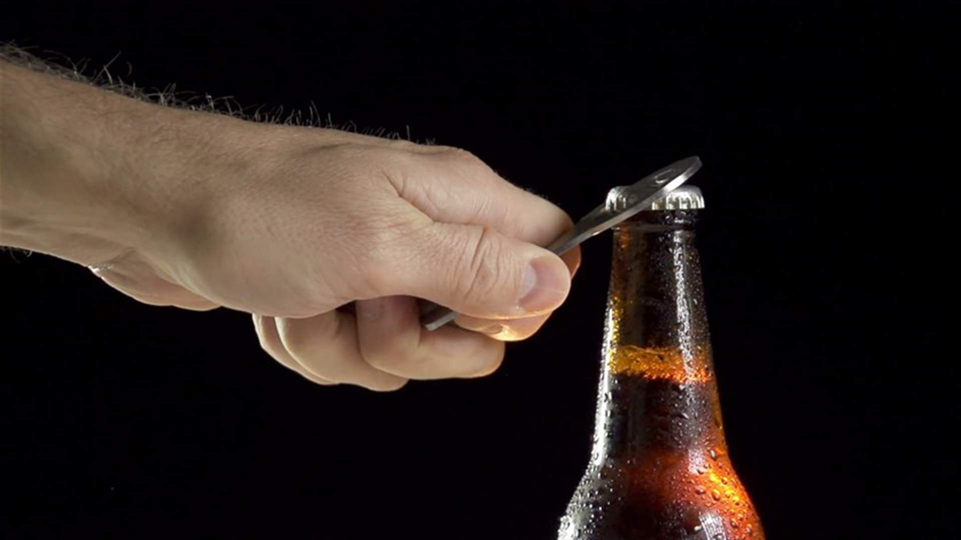 8 حيل مذهلة لفتح زجاجة الجعة من دون مجهود...