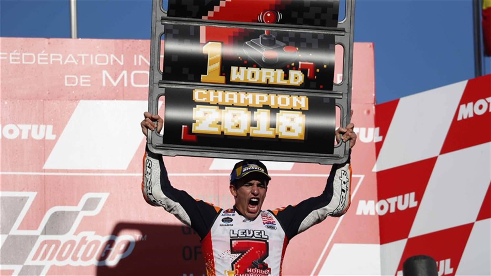 مارك ماركيز ينتزع لقبه الخامس في بطولة العالم للدراجات النارية بفوزه في اليابان