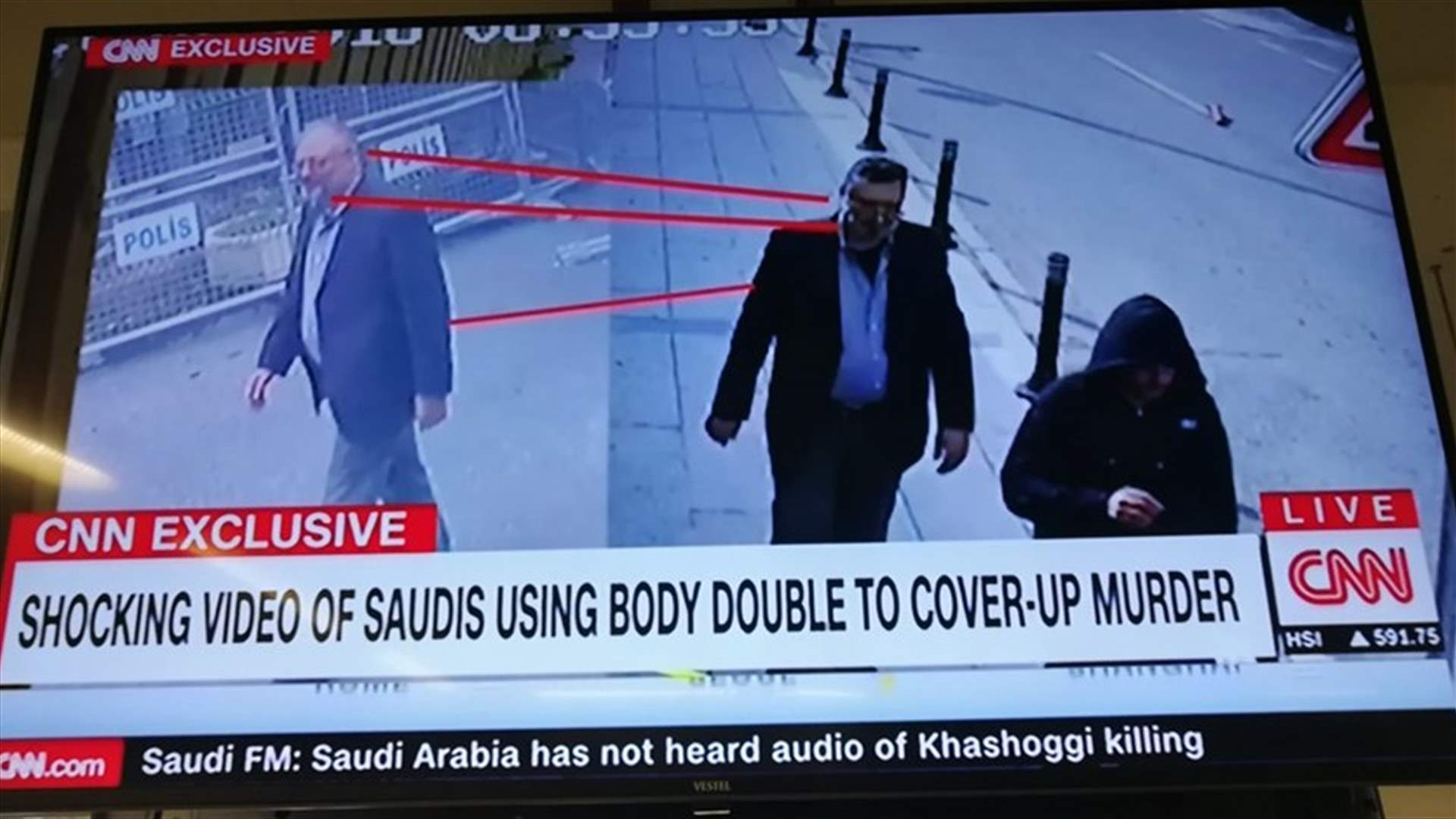 شبكة CNN تنشر مجموعة من الصور لمصطفى المدني مرتديا ملابس خاشقجي بعد مقتله
