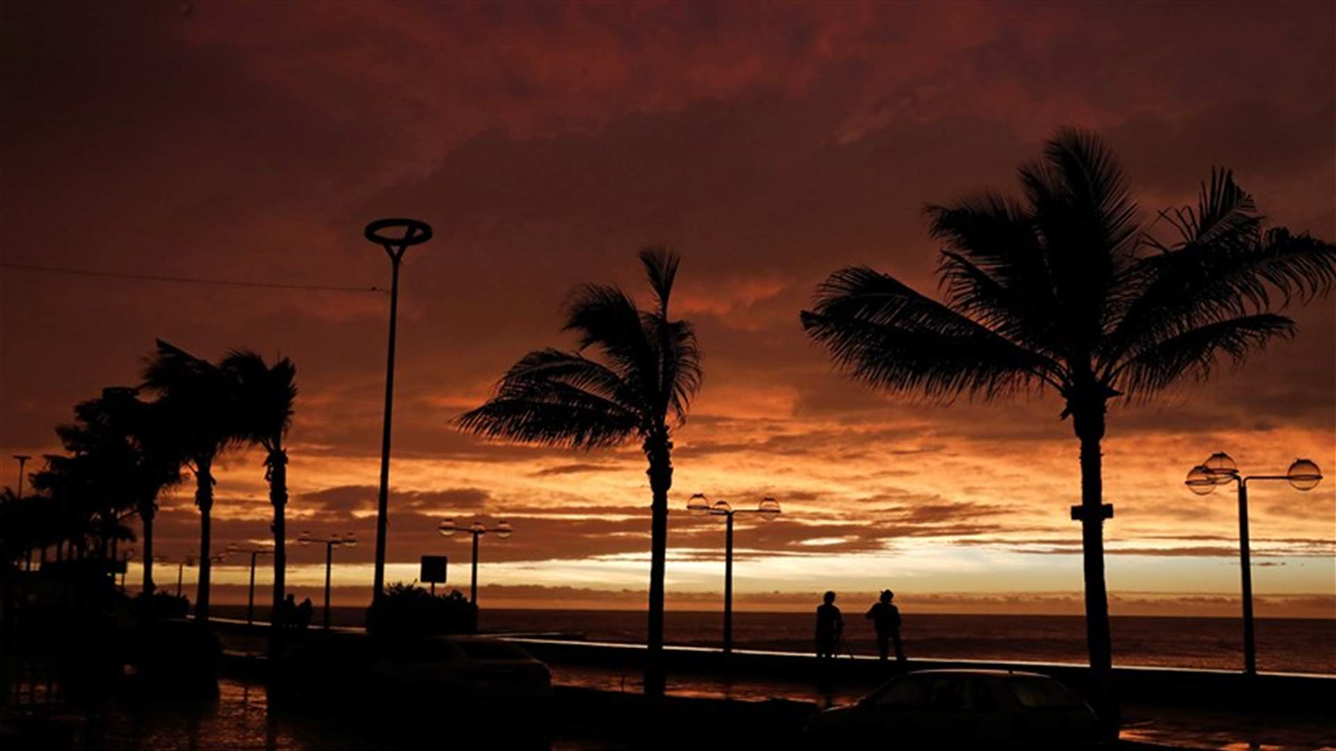 الإعصار "ويلا" يضرب منطقة الساحل المطل على المحيط الهادي في المكسيك