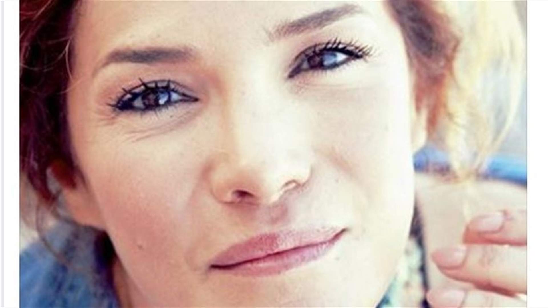تغيير جذري في شكل ندى أبو فرحات.. شقراء بعيون فاتحة (صورة)