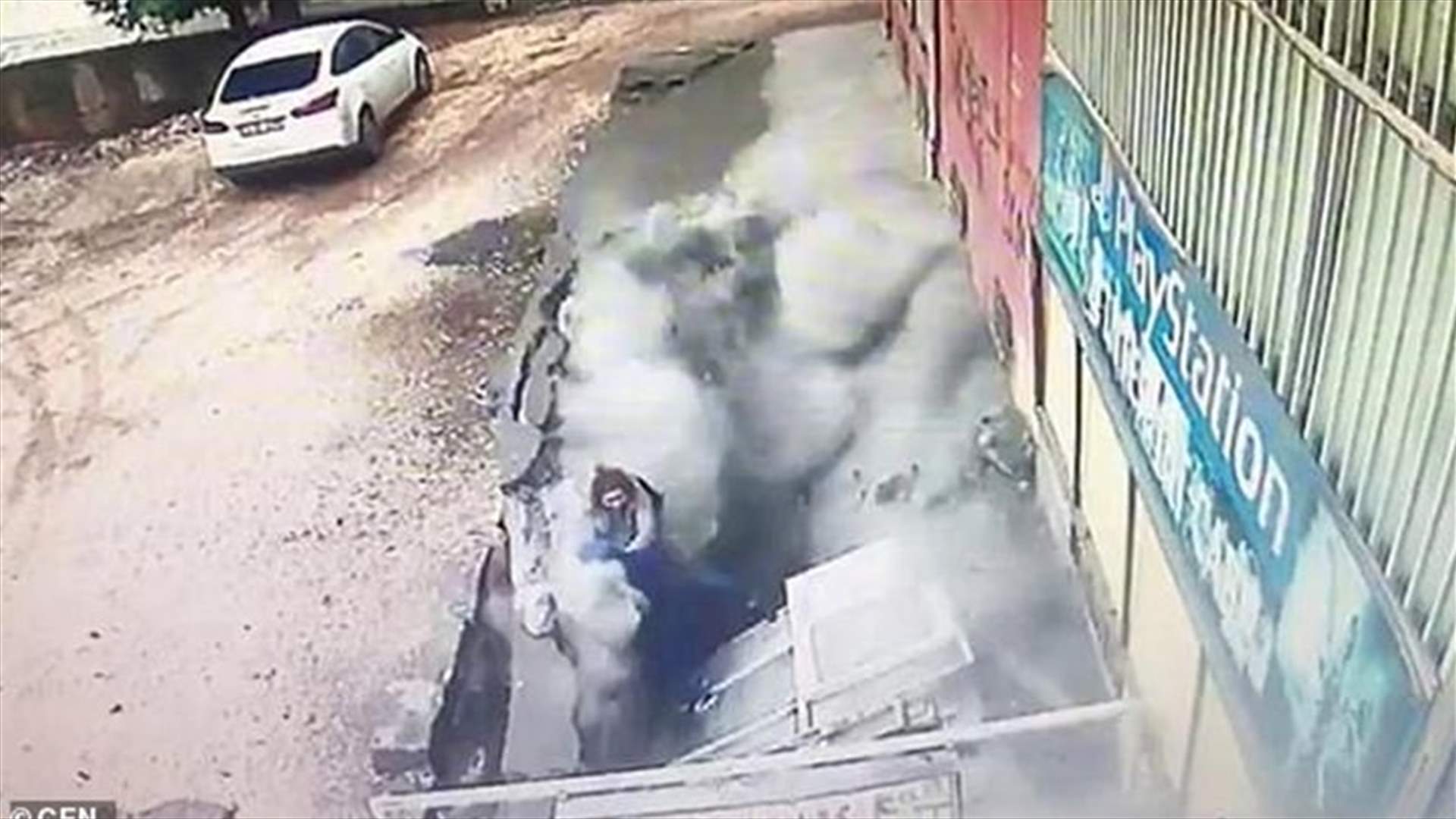 الأرض تبتلع طبيبة وممرضة في تركيا