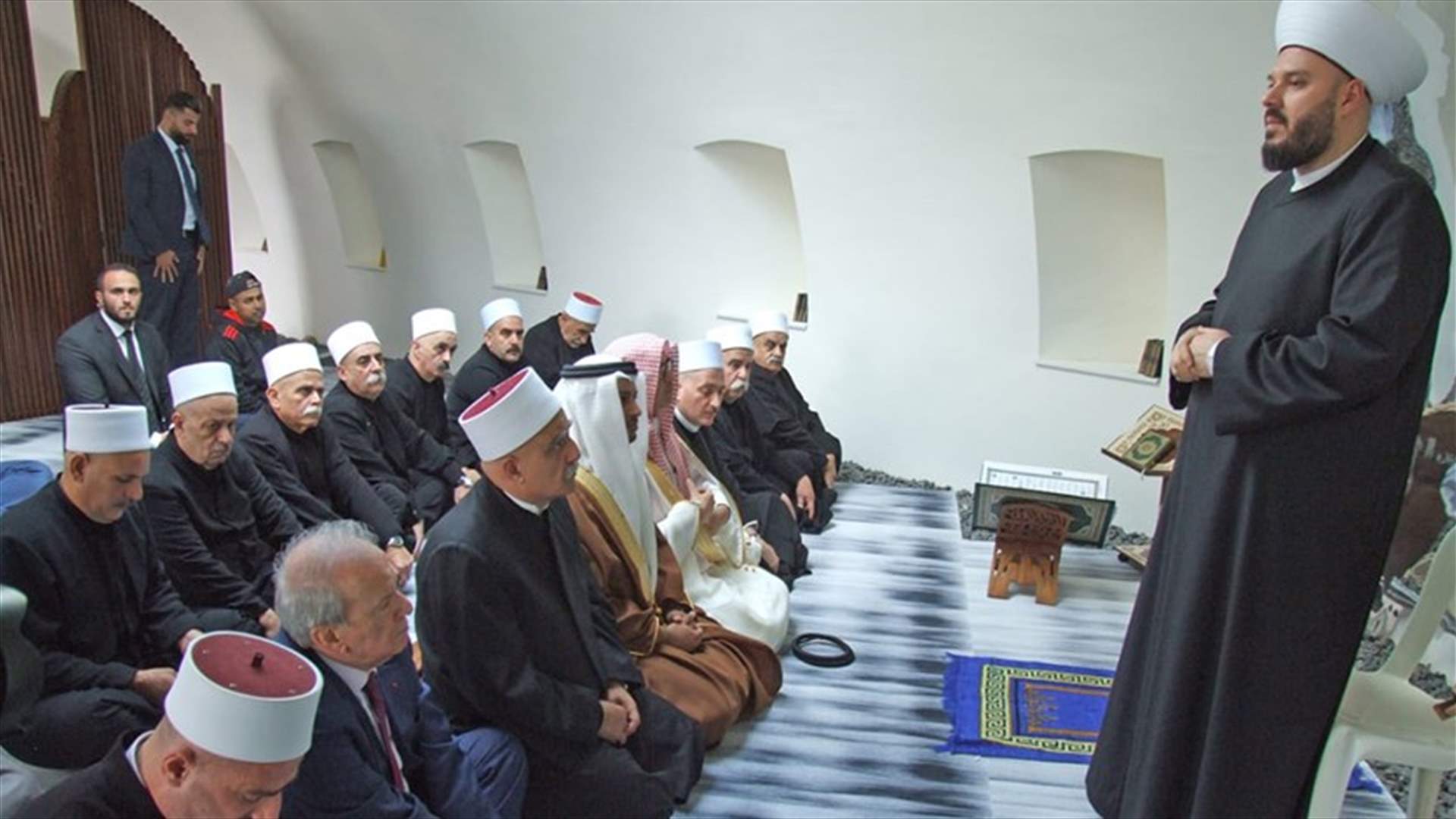 السفيران السعودي والإماراتي يصليان صلاة الجمعة في مسجد الامير شكيب ارسلان