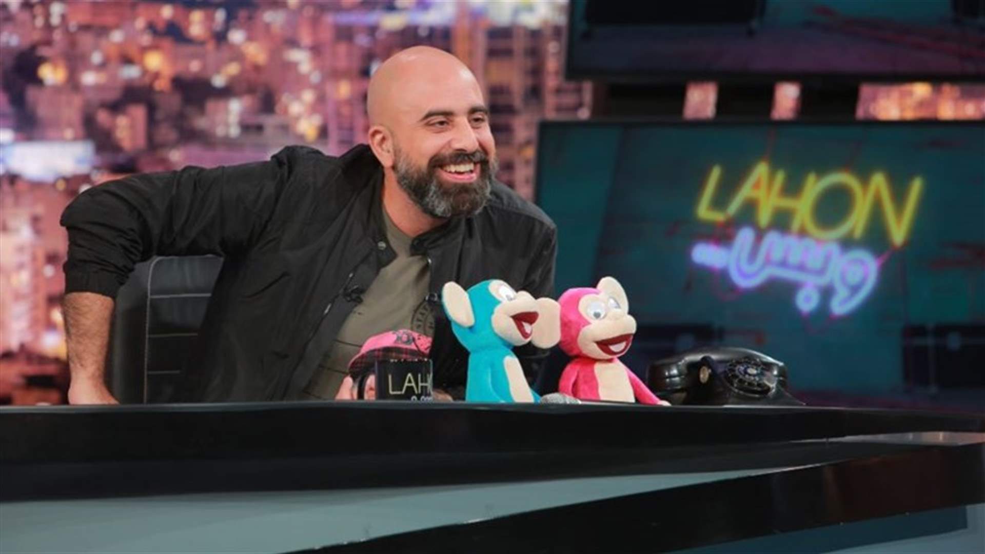 هشام حداد ثانٍ في استديو لهون وبس... إطلالة تثير الحيرة (فيديو)