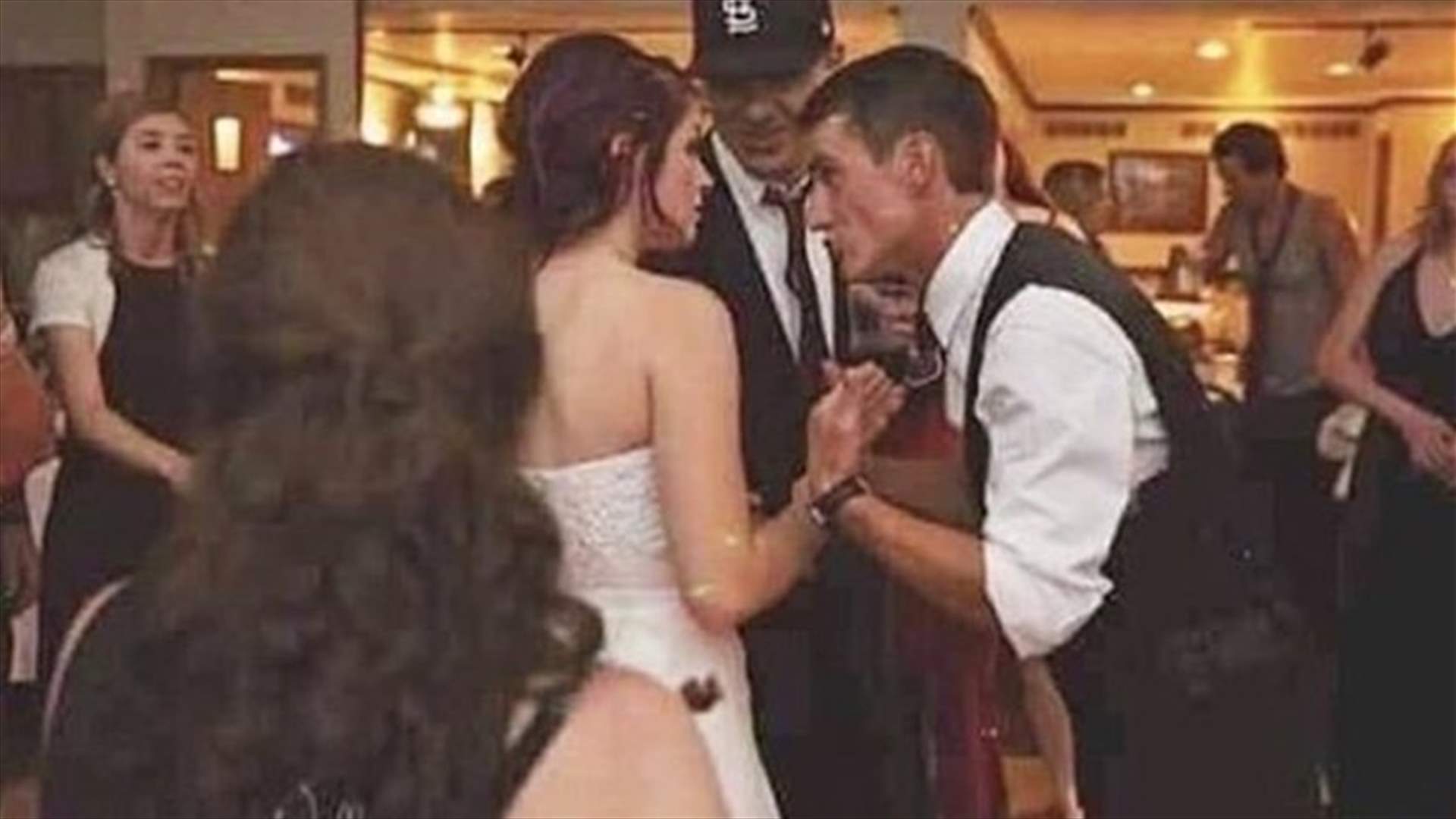 هل حضرت هذه العروس عارية إلى حفل زفافها؟
