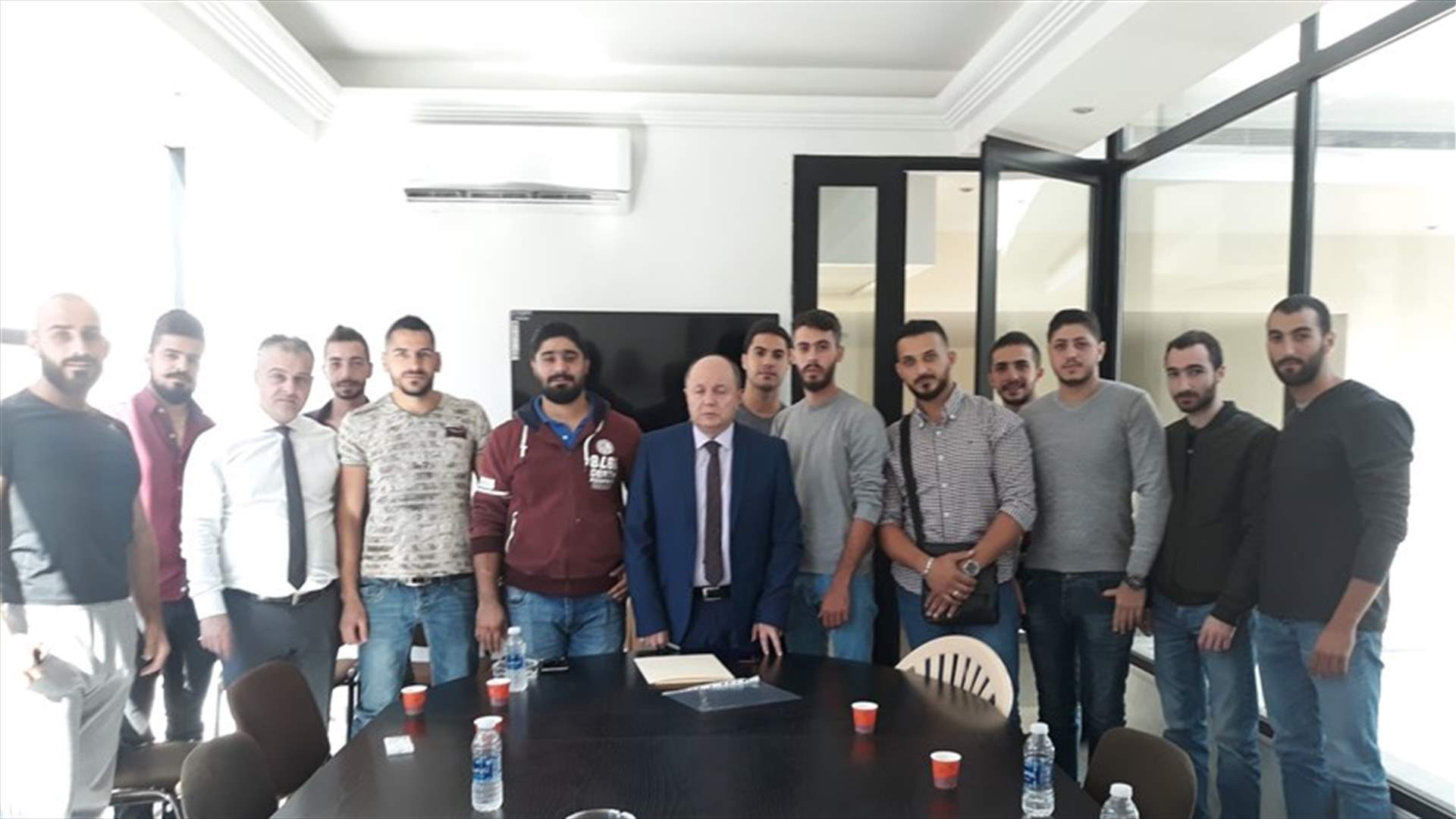 وفد من الناجحين بمباراة إطفائي لمديرية الطيران المدني التقى الاسمر
