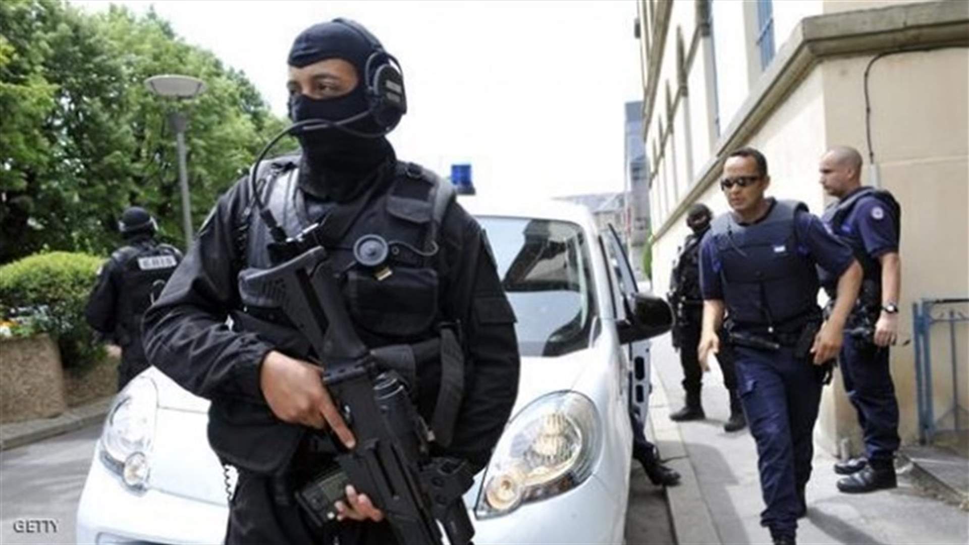 استبعاد شرطي مكلف حماية الشخصيات في فرنسا للاشتباه بتشدده اسلاميا