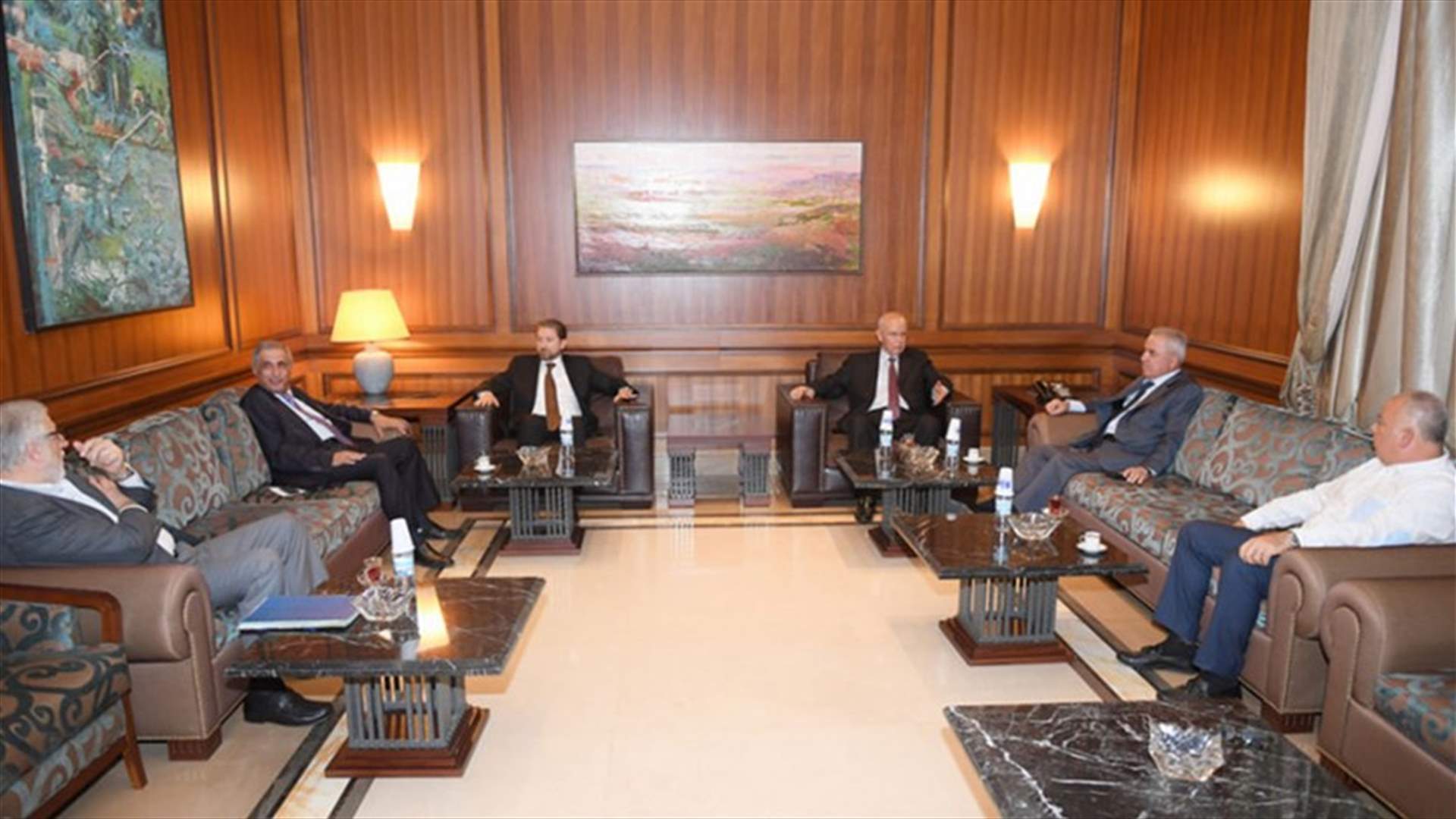 مصادر لـ"الحياة": حزب الله يمسك بالحكومة رهينة حتى تتم تلبية مطلبه