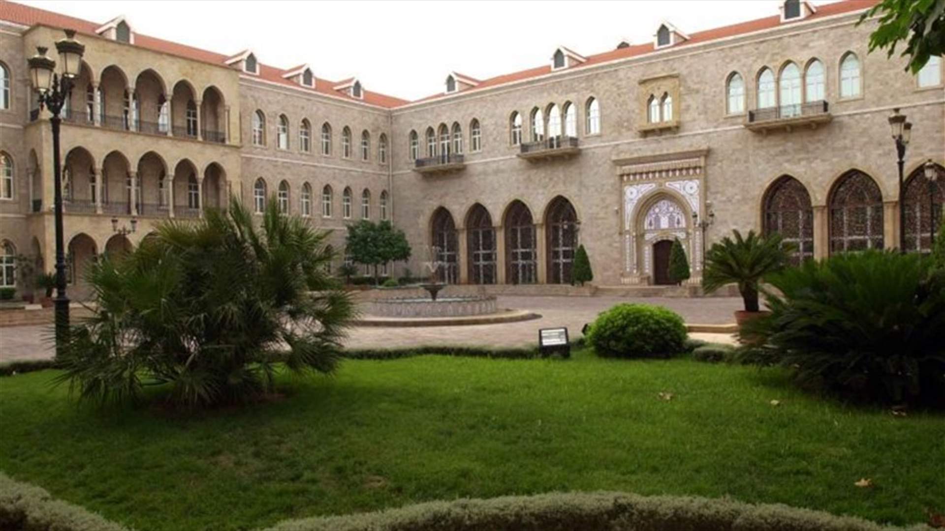 نواب المستقبل في بيت الوسط بغياب الحريري