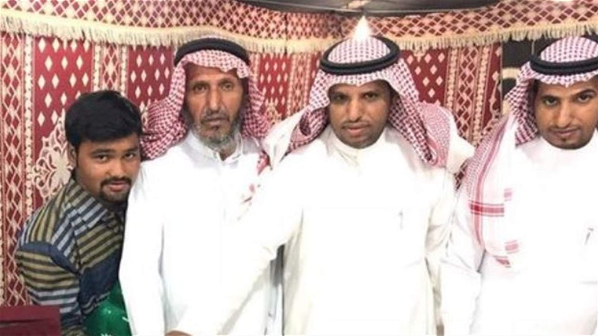 كيف ودّعت عائلة سعودية عاملاً آسيوياً بعد سنواتٍ من الخدمة؟ (صور)