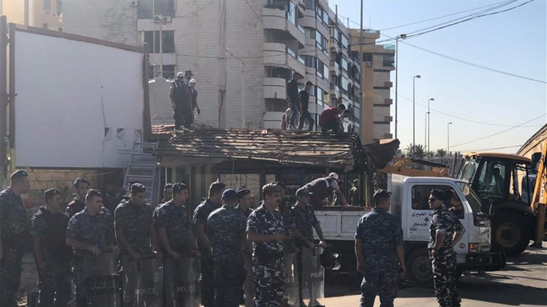 بعد شكاوى حول تعديات على الاملاك العامة تحت جسر السلطان ابراهيم... قوى الأمن تتحرّك (صور)