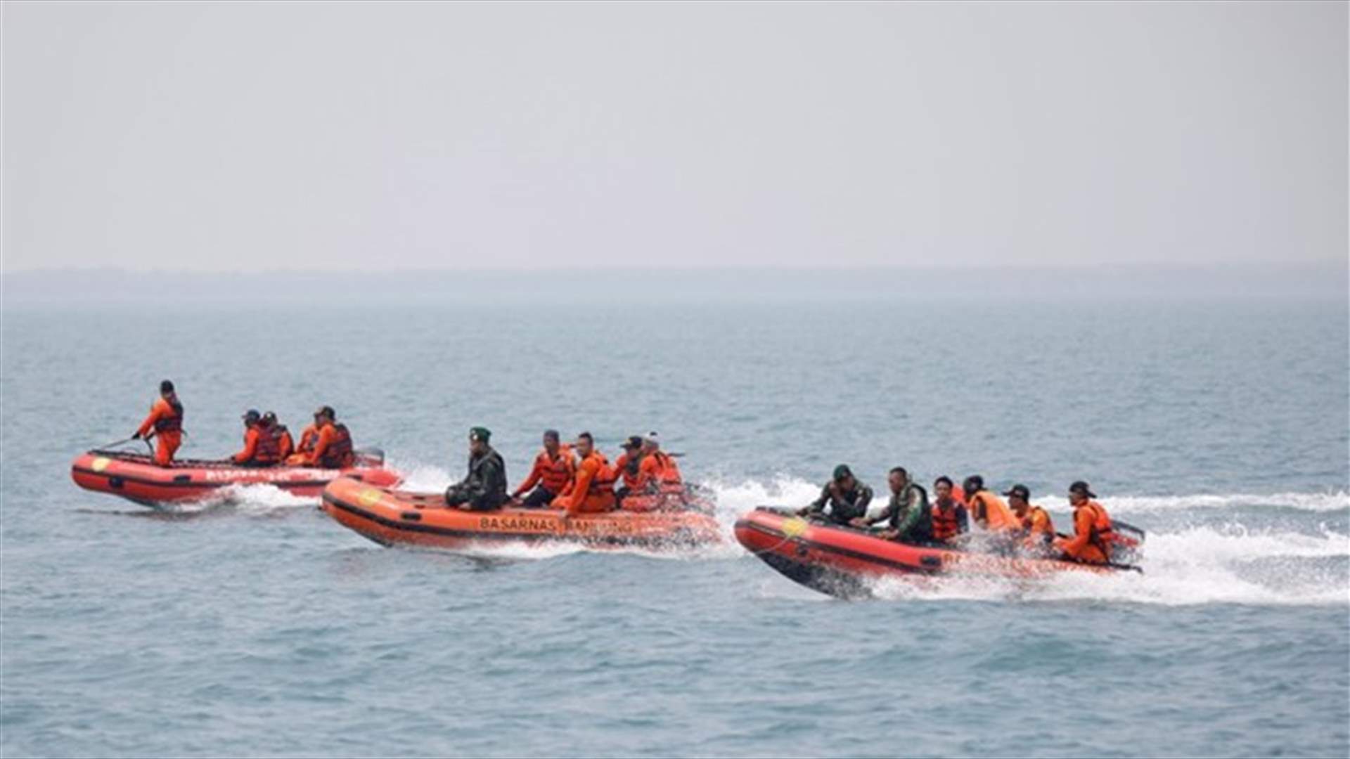 قائد الجيش الإندونيسي: نعتقد أننا عثرنا على جزء من جسم الطائرة التي تحطمت