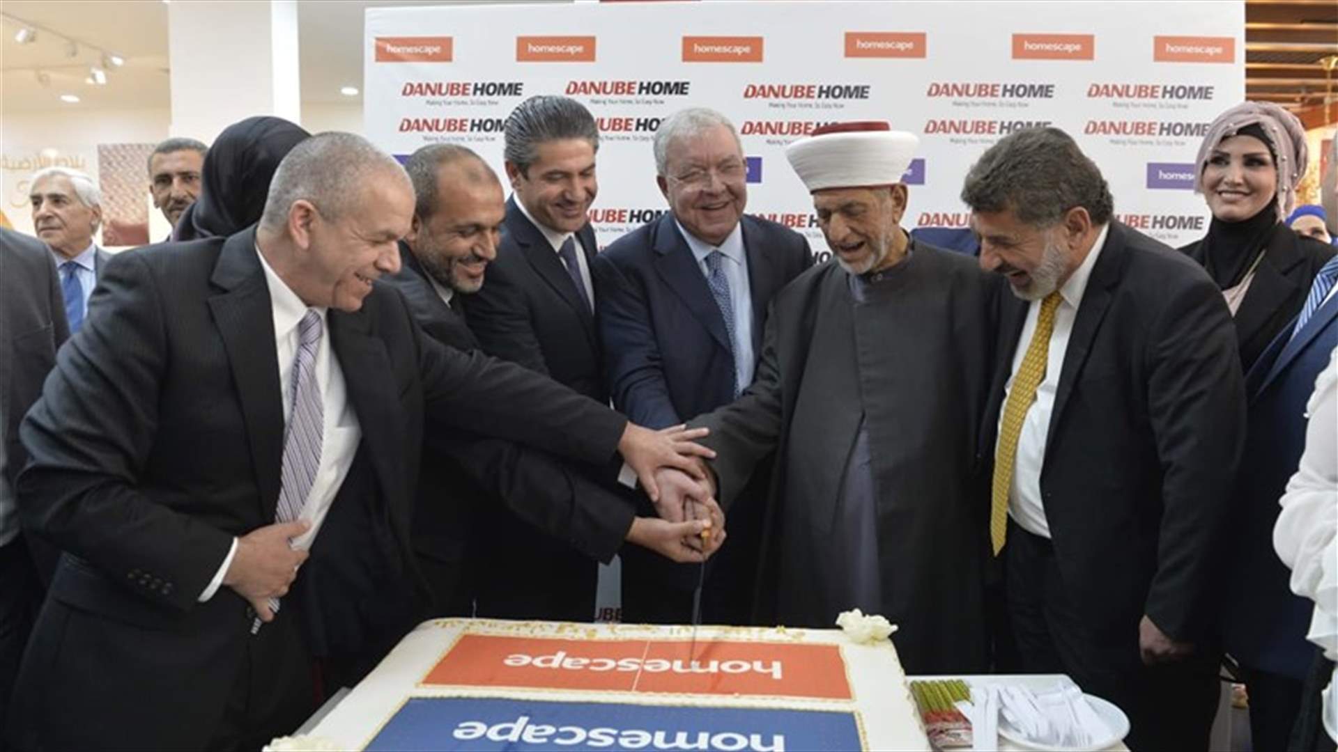 المشنوق: لن نكون كاريتاساً سياسياً