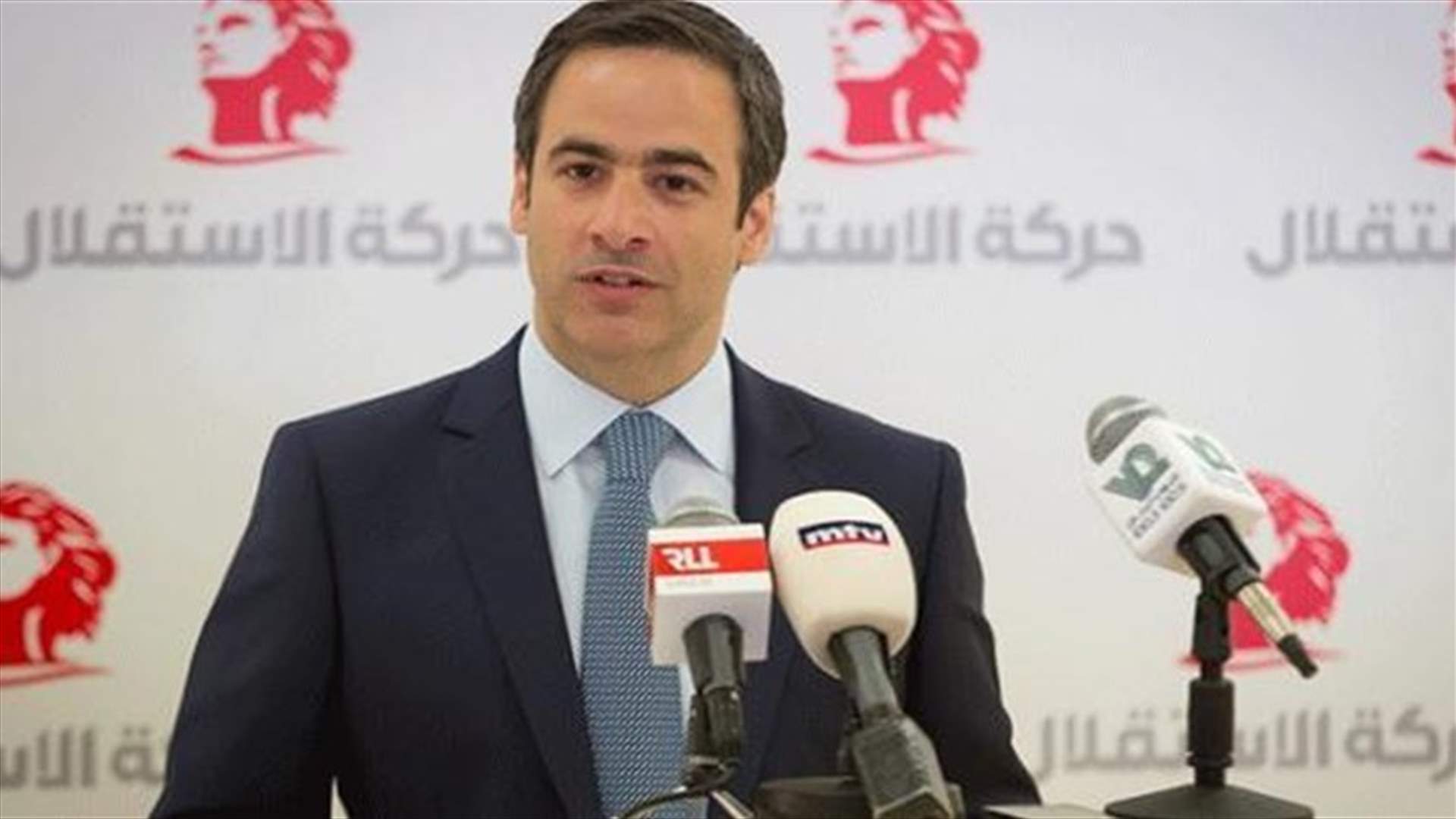 معوض: هل المطلوب حكومة من 50 وزيرا؟