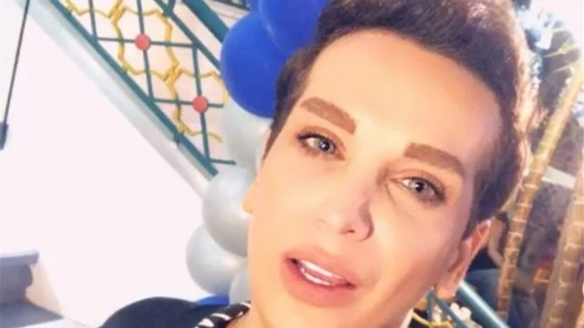 فيفو بـ "لوك" مختلف.. أطلق لحيته الطويلة وتخلّى عن المكياج