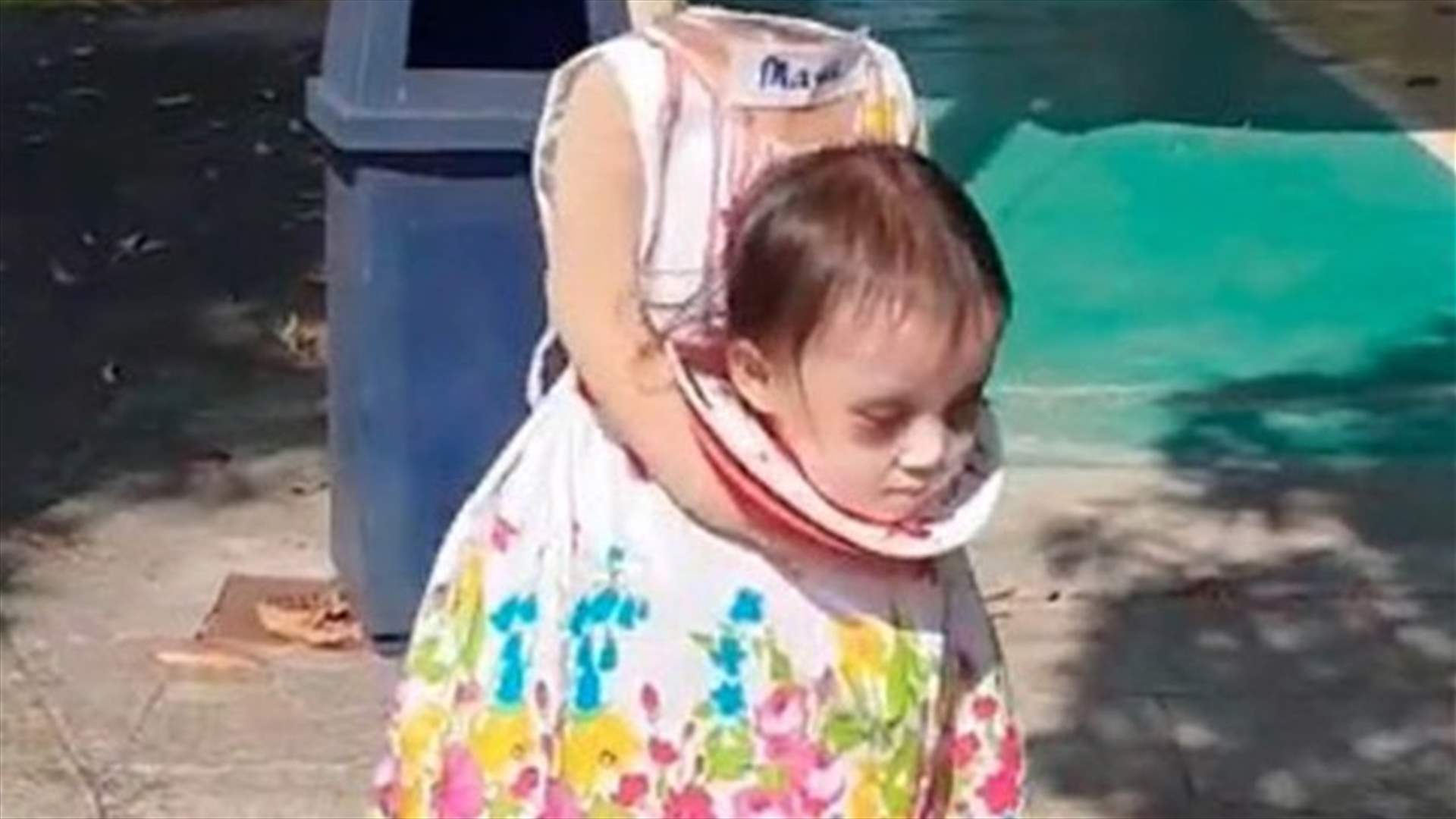 "طفلة تحمل رأسها المقطوع بين يديها"... أفضل زي تنكّري في هالوين! (فيديو)