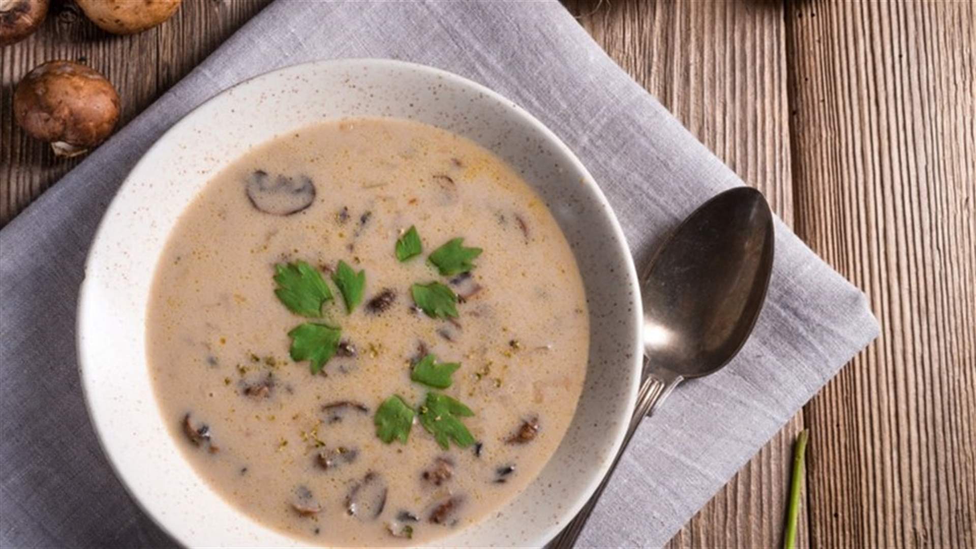 طريقة سريعة لتحضير حساء الفطر (فيديو)