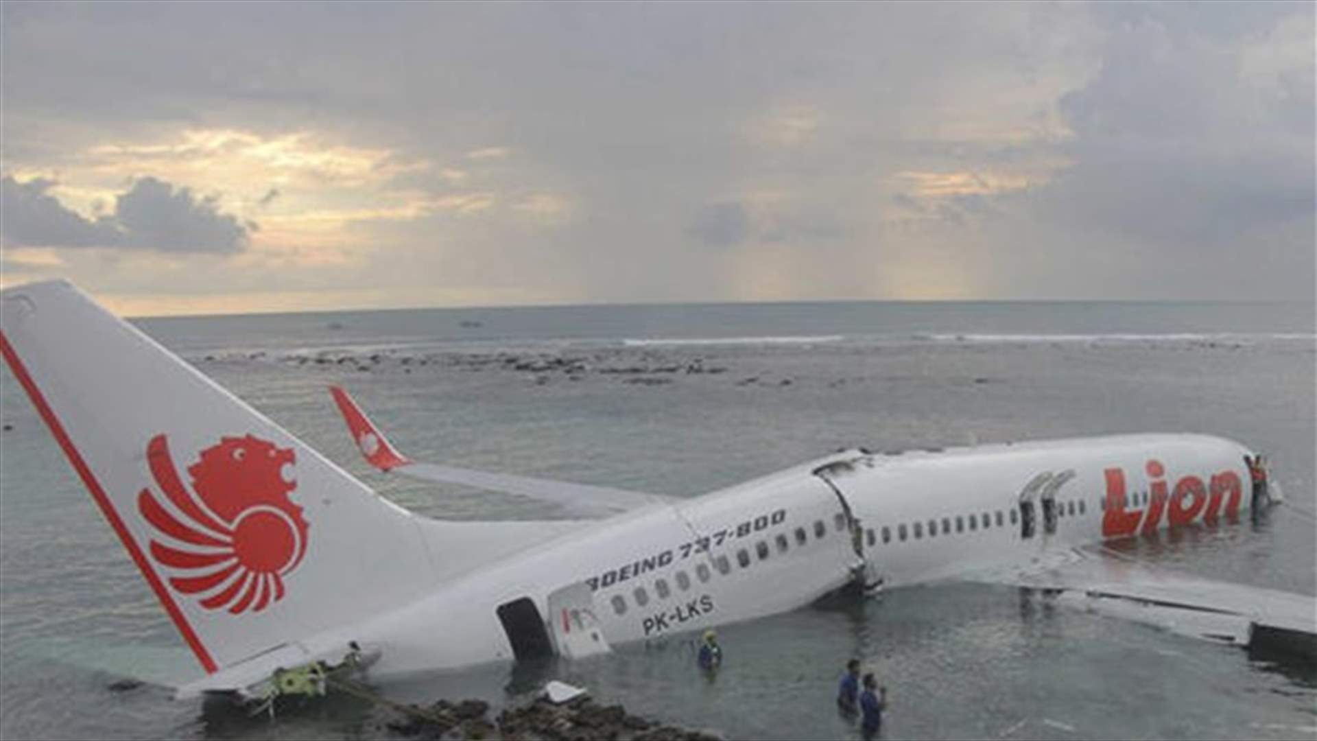 وفاة غواص في موقع البحث عن حطام الطائرة الإندونسية
