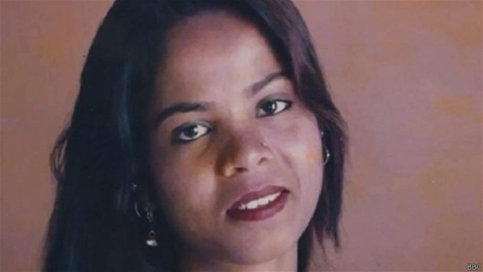 محامي آسيا بيبي يسافر إلى خارج باكستان حماية لحياته...
